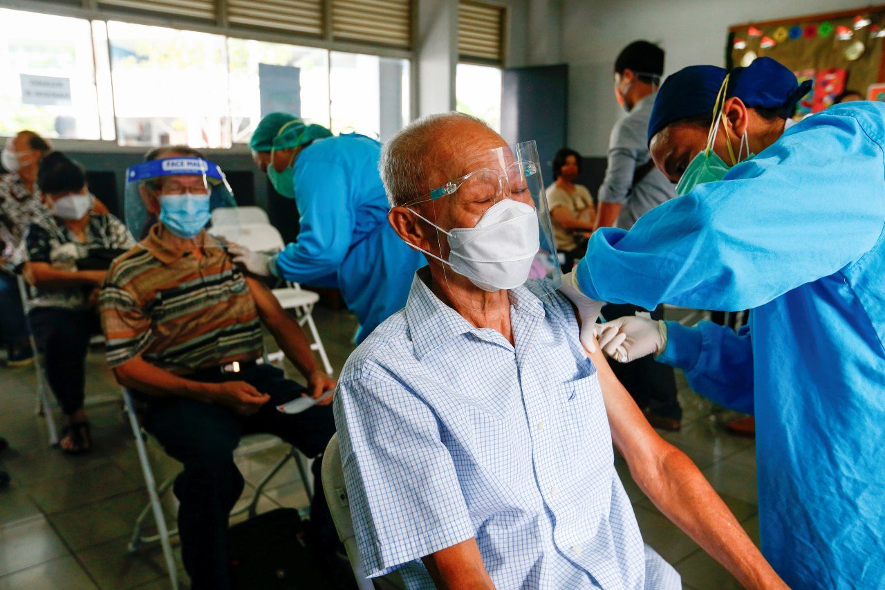 Indonesia permits private COVID-19 vaccination scheme
