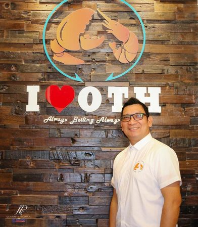 In UAE, this son of Bicol market vendors now runs a top seafood resto