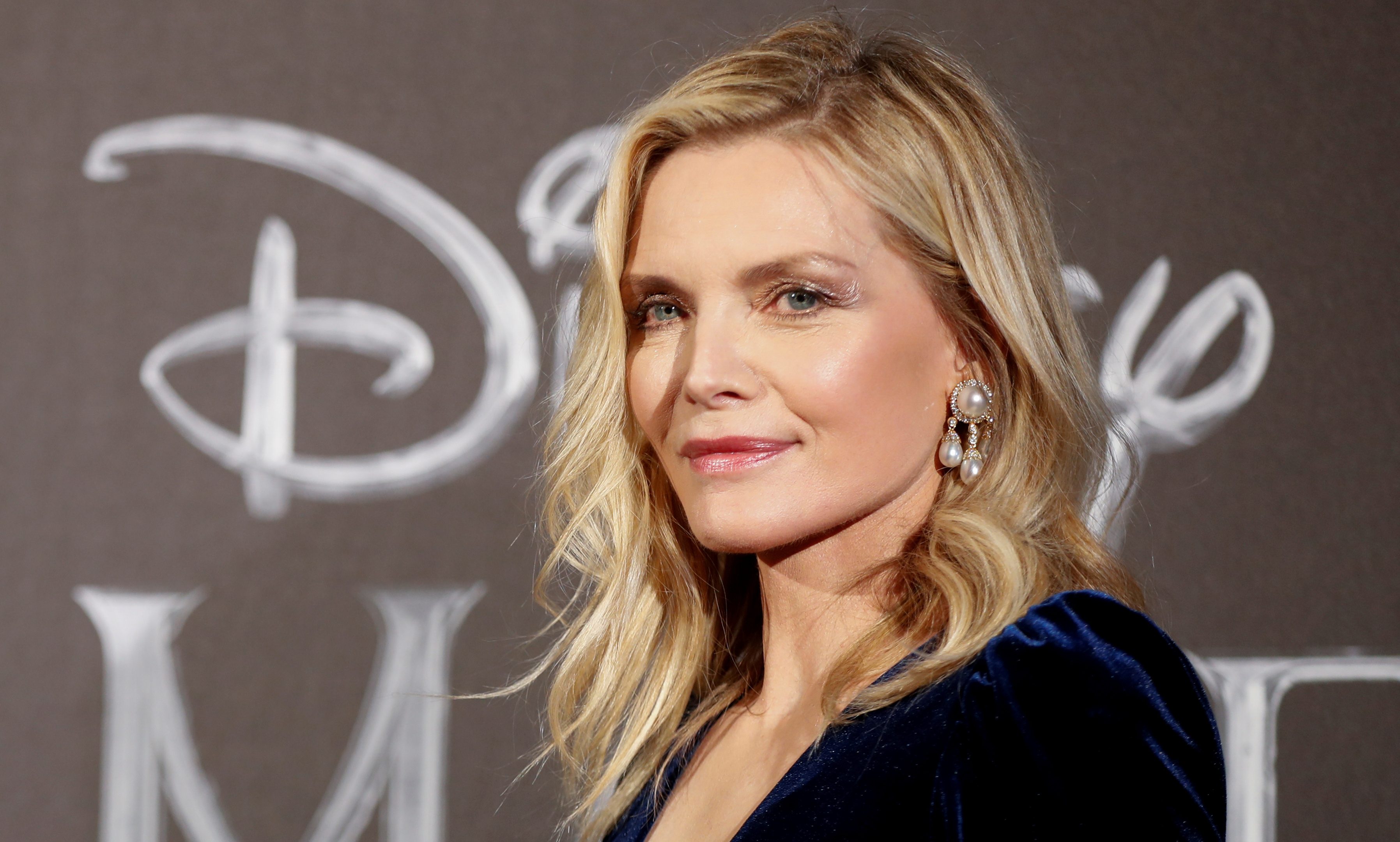 Michelle Pfeiffer and an unusual cat star in quirky ‘French Exit’