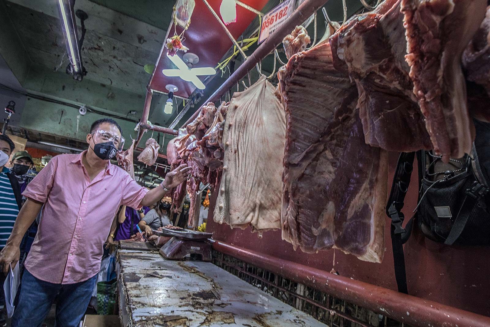Lawmakers call on Duterte to scrap EO on pork imports