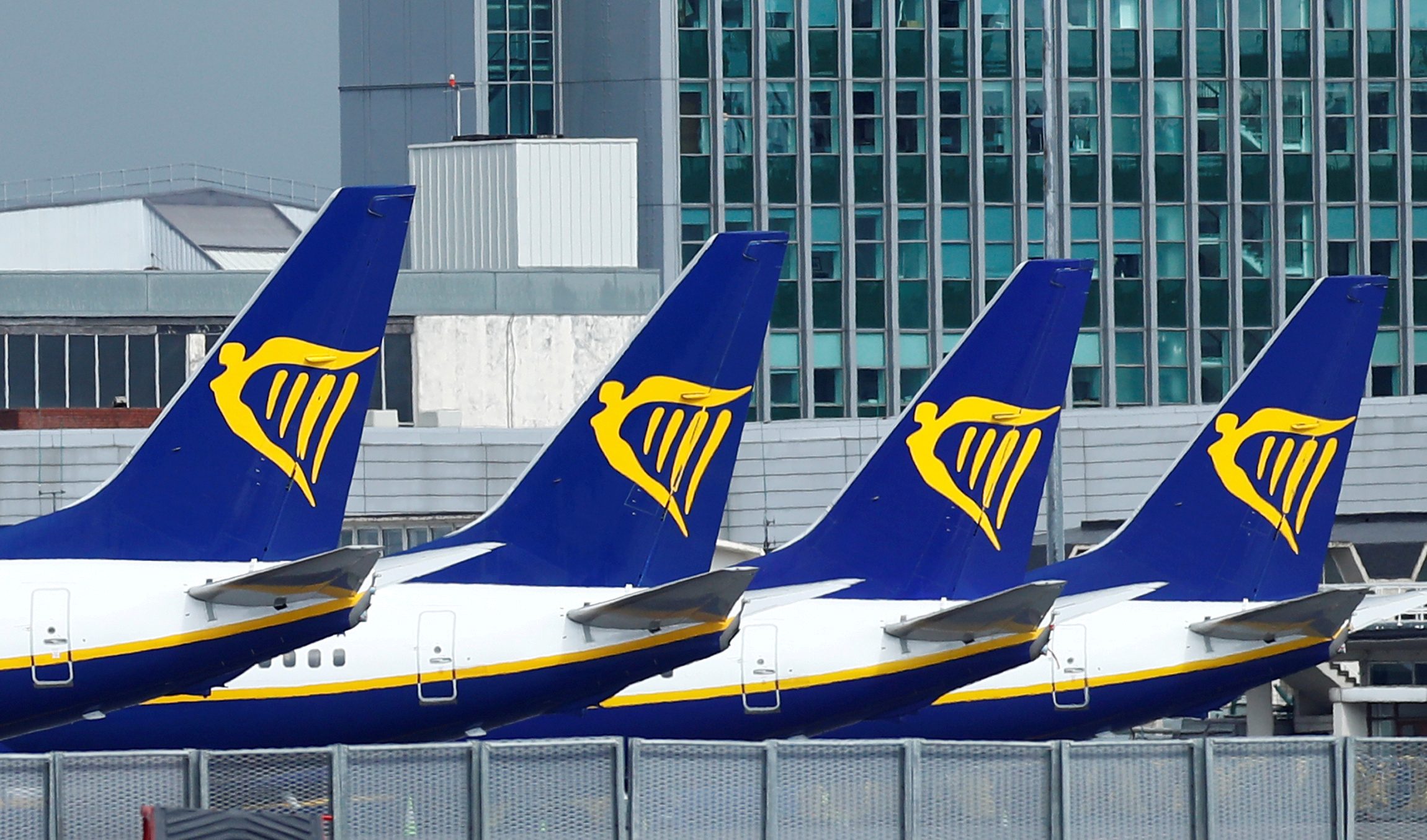 Ryanair predicts strong recovery after record annual loss