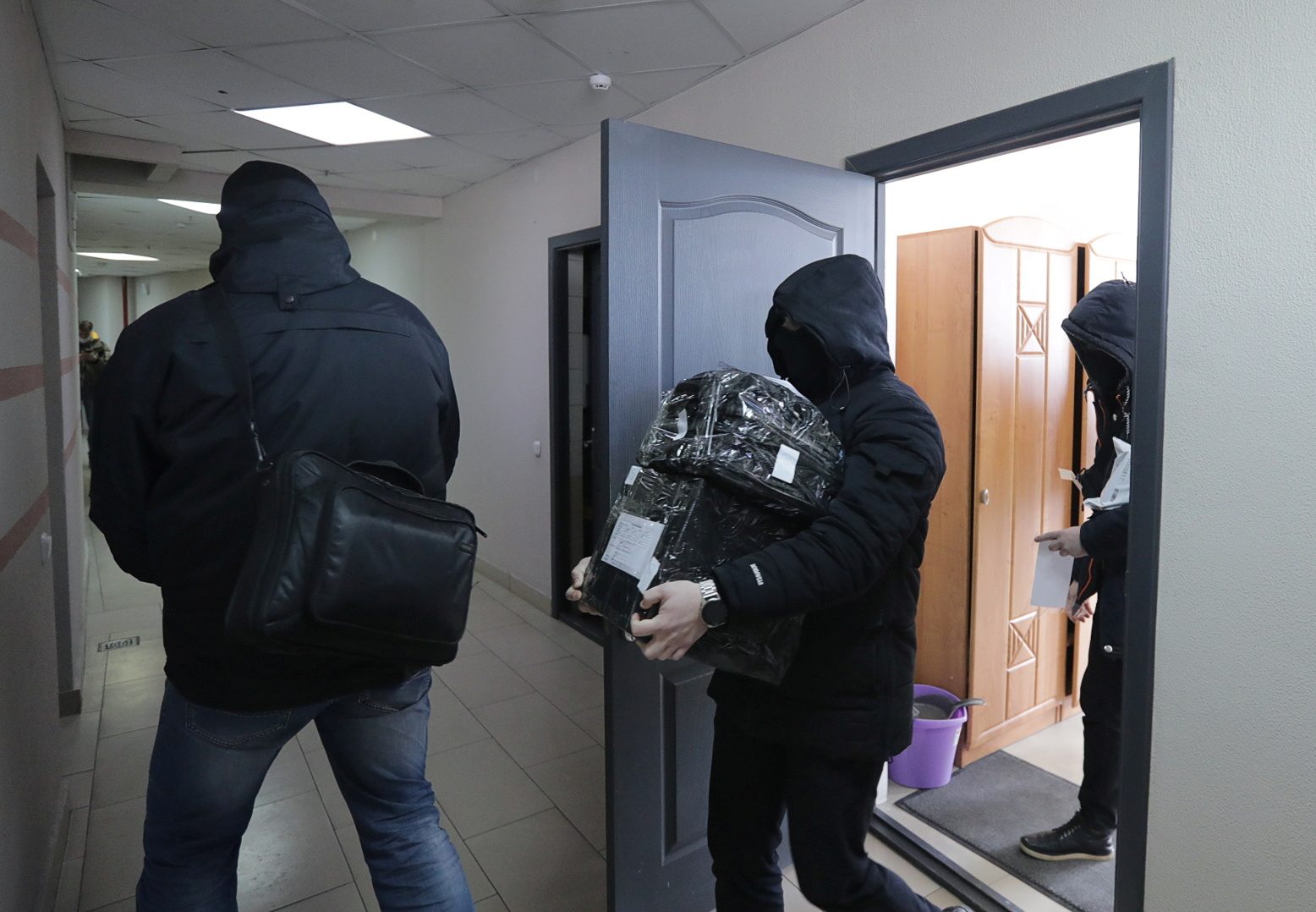 Belarusian police raid homes of journalists and human rights activists