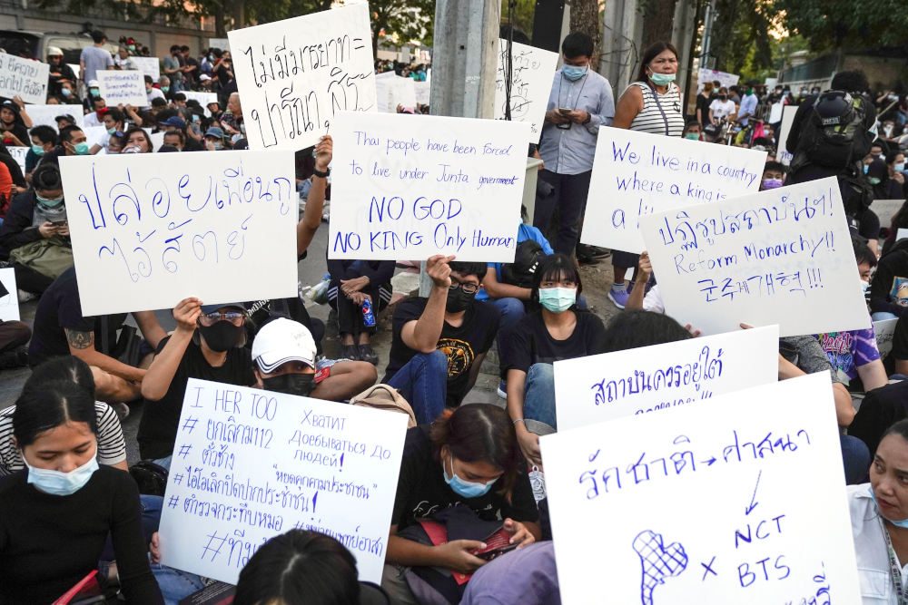 Thai protests outside parliament after PM survives vote