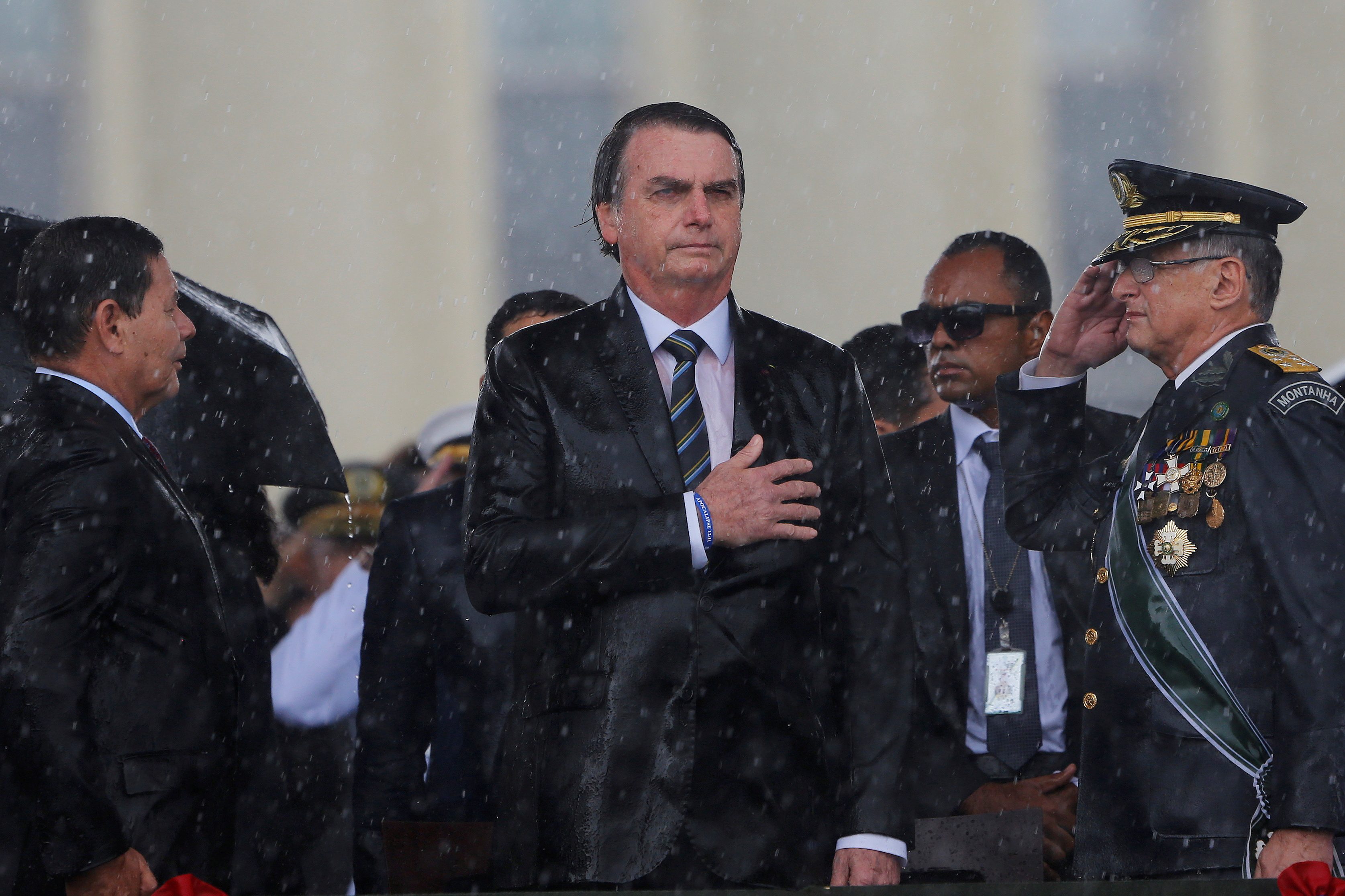 Bolsonaro fires defense minister, to replace 3 resigning military chiefs in reshuffle