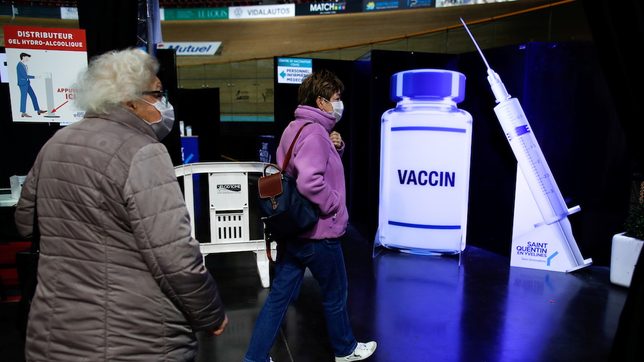 Pfizer, Moderna COVID-19 vaccines highly effective after first shot in real-world use – study