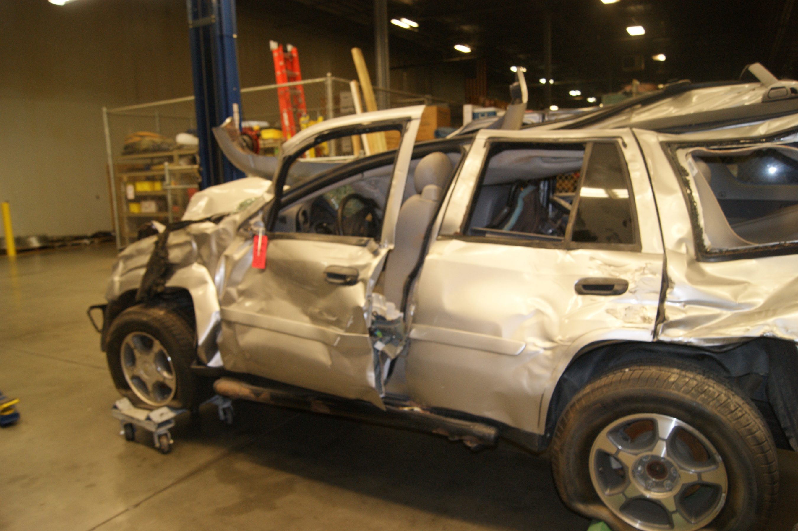 Suit over deadly crash renews spotlight on GM safety practices