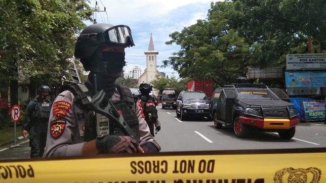 Suspected suicide bombing at Indonesian church wounds 14 people