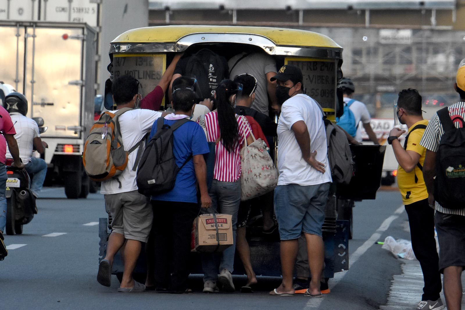 Gov’t to give P1,000 worth of ‘in-kind’ aid to poor in ‘NCR Plus’