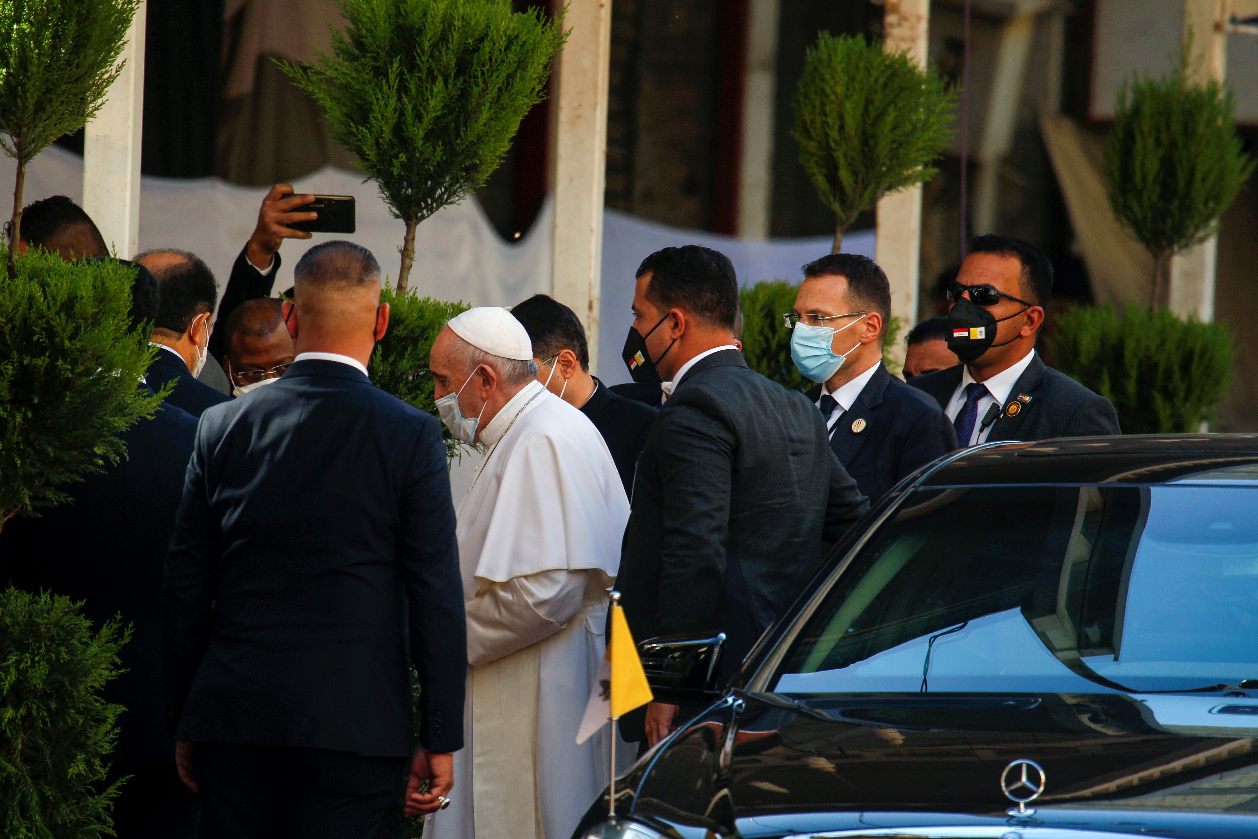 Pope Francis holds historic meeting with Iraq’s top Shi’ite cleric
