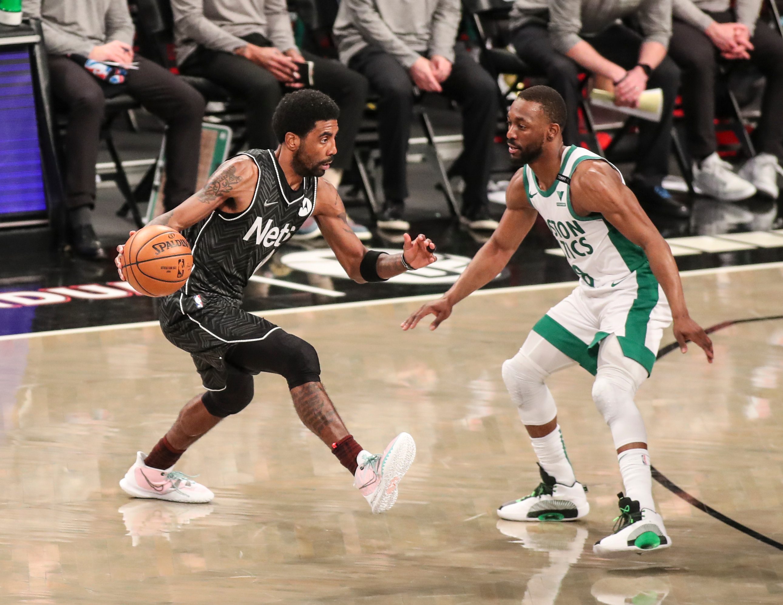Kyrie Irving pours in 40 as Nets down Celtics