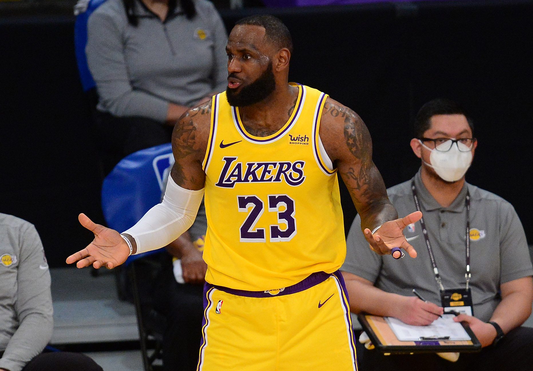 Lakers star LeBron James cleared to return vs Kings