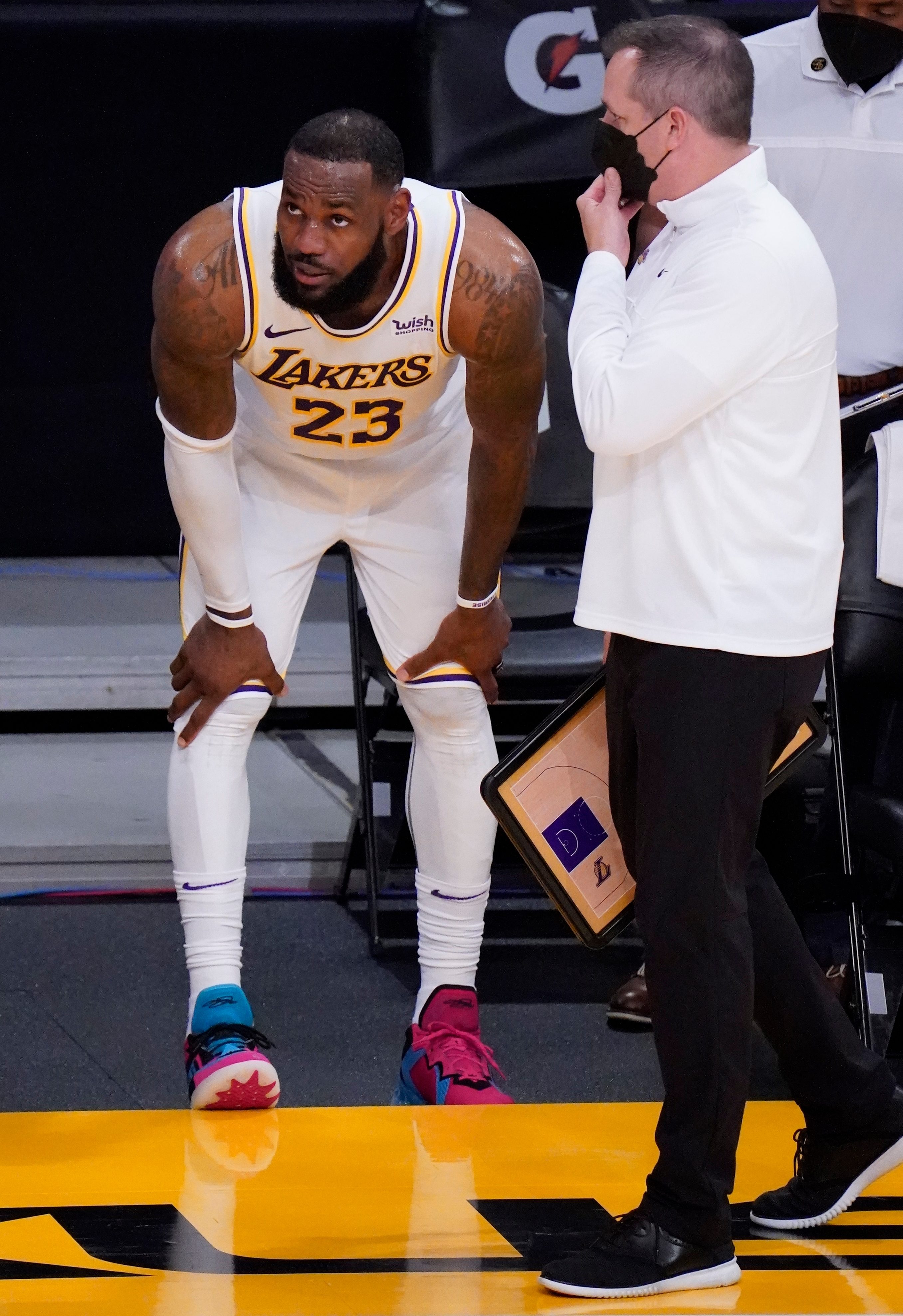 LeBron James injured as Hawks extend win streak vs Lakers
