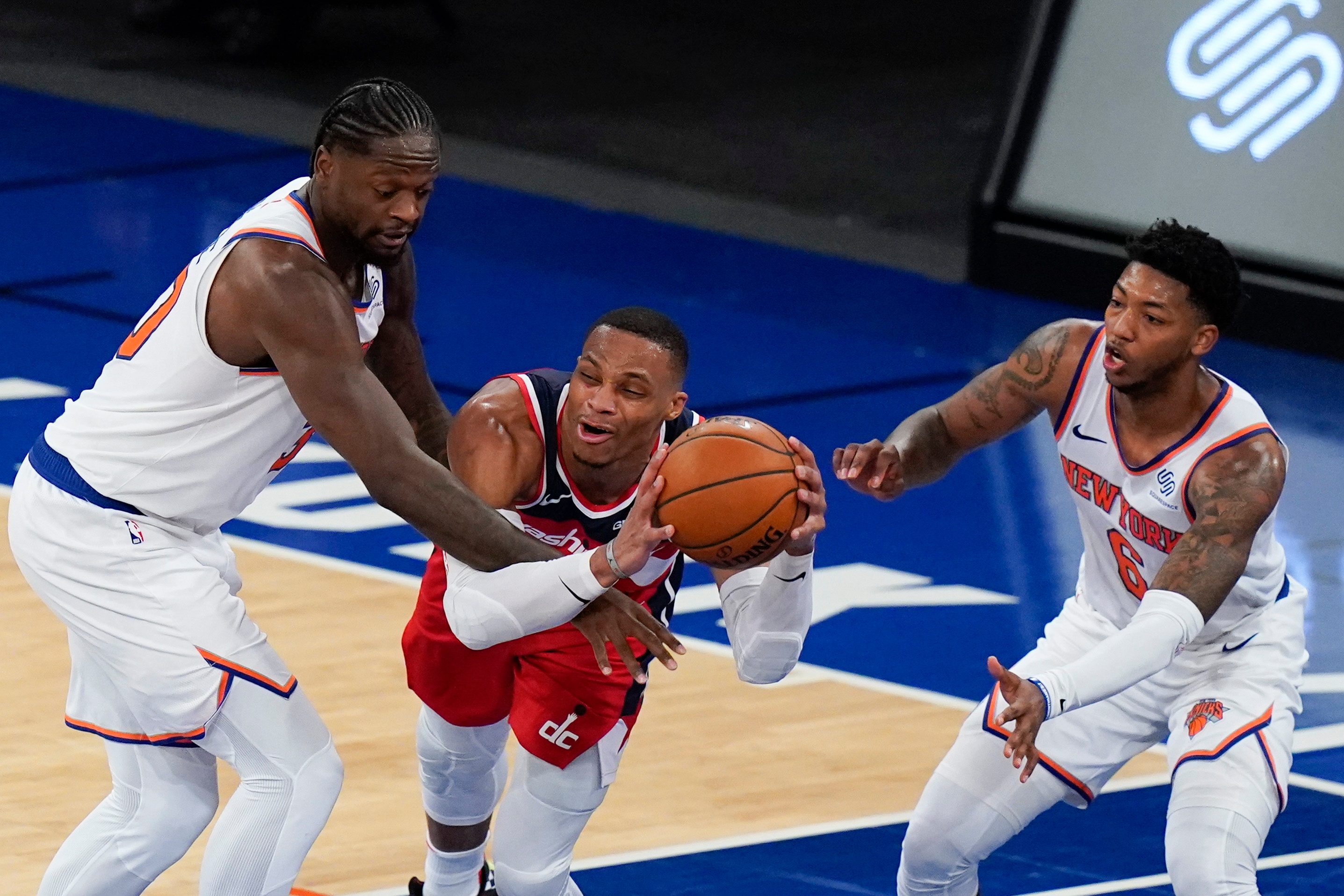 Knicks rally from 17-point deficit to edge Westbrook, Wizards