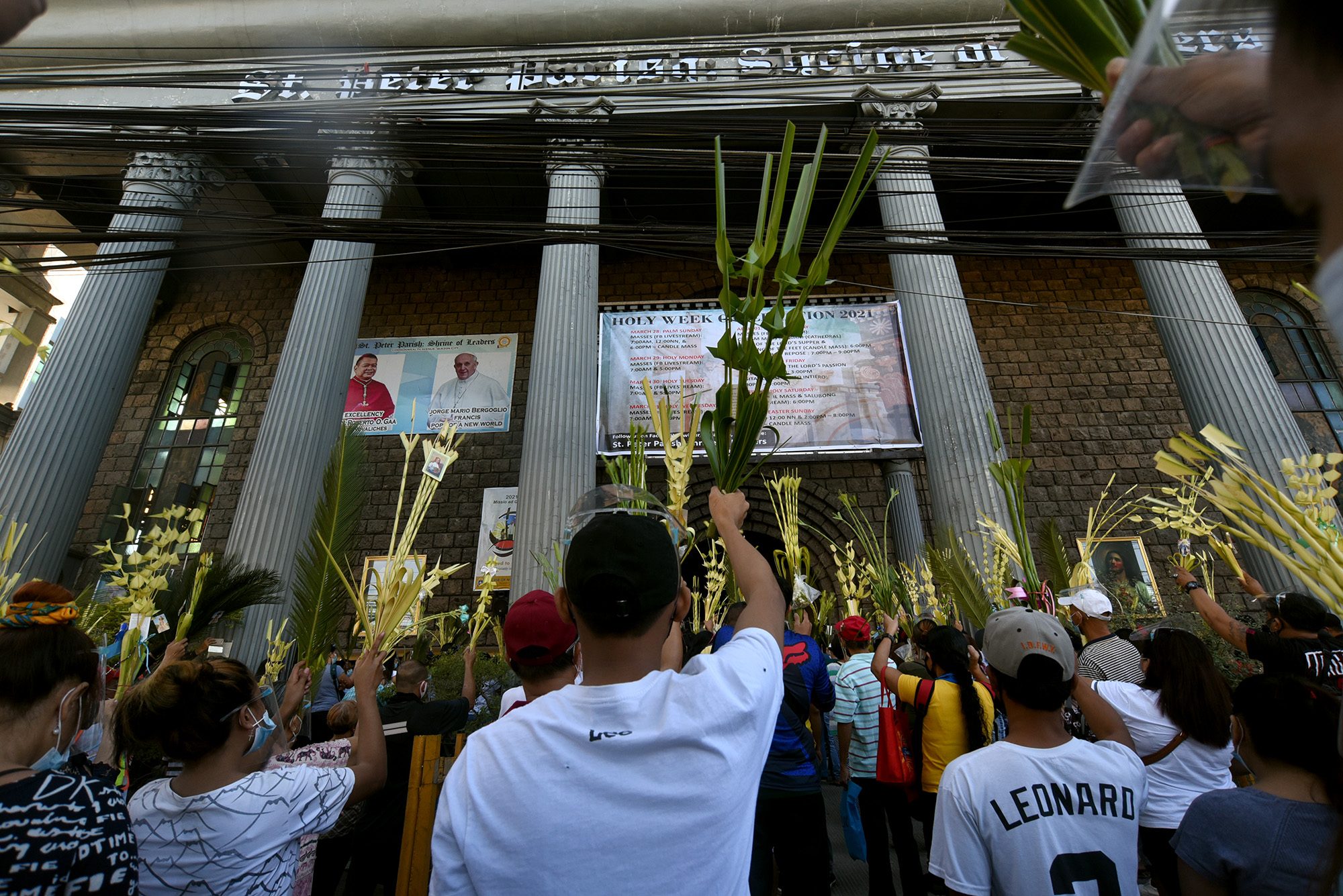 IN PHOTOS: Catholics join Palm Sunday rites before ‘NCR Plus’ lockdown