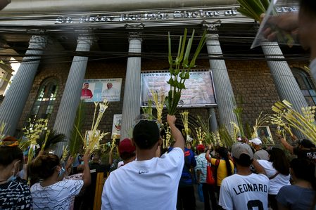 IN PHOTOS: Catholics join Palm Sunday rites before ‘NCR Plus’ lockdown