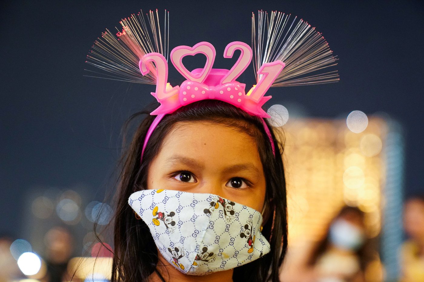 Thailand makes masks mandatory, bans Bangkok dining