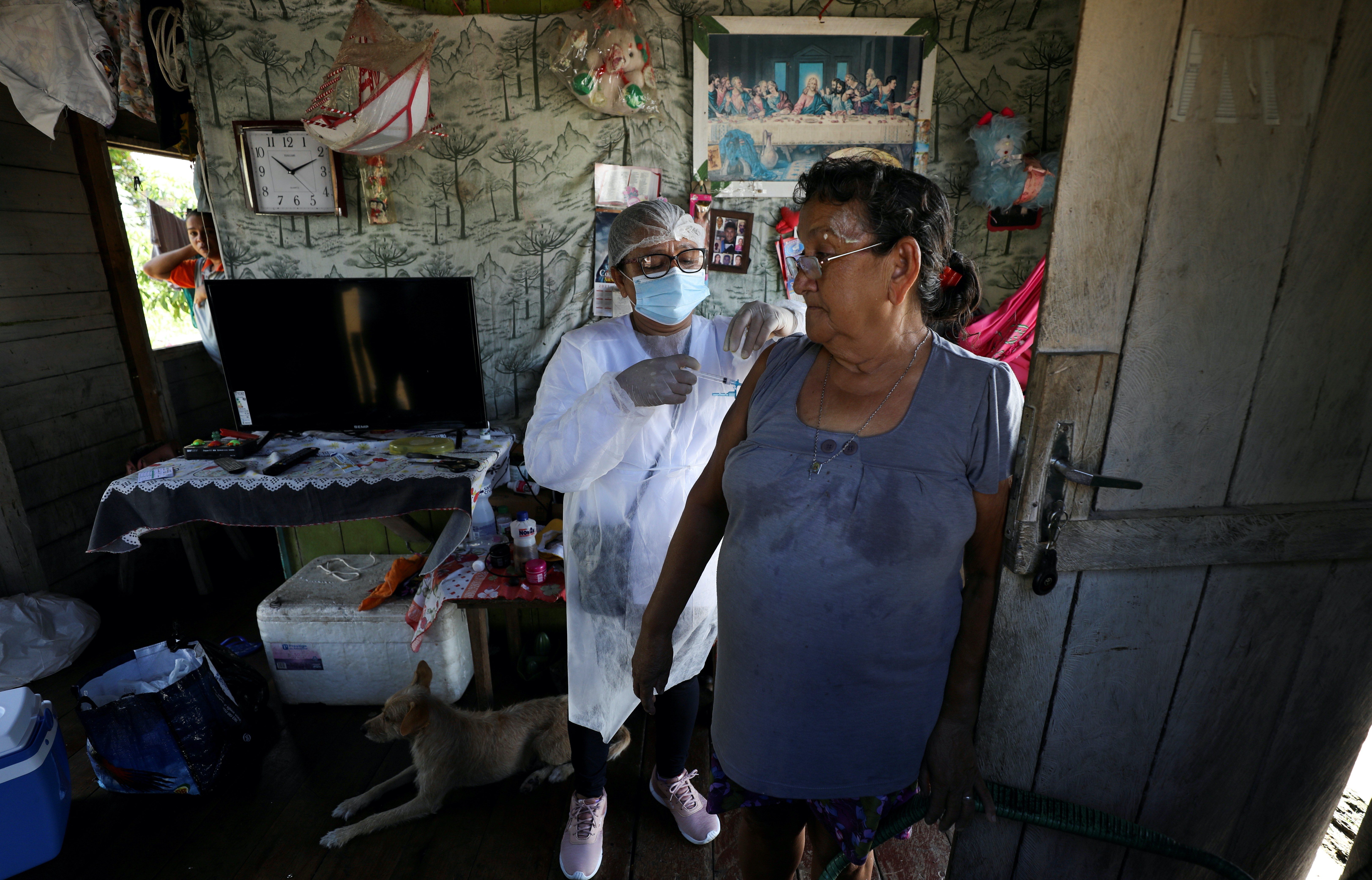 Brazil registers 2,922 new COVID-19 deaths