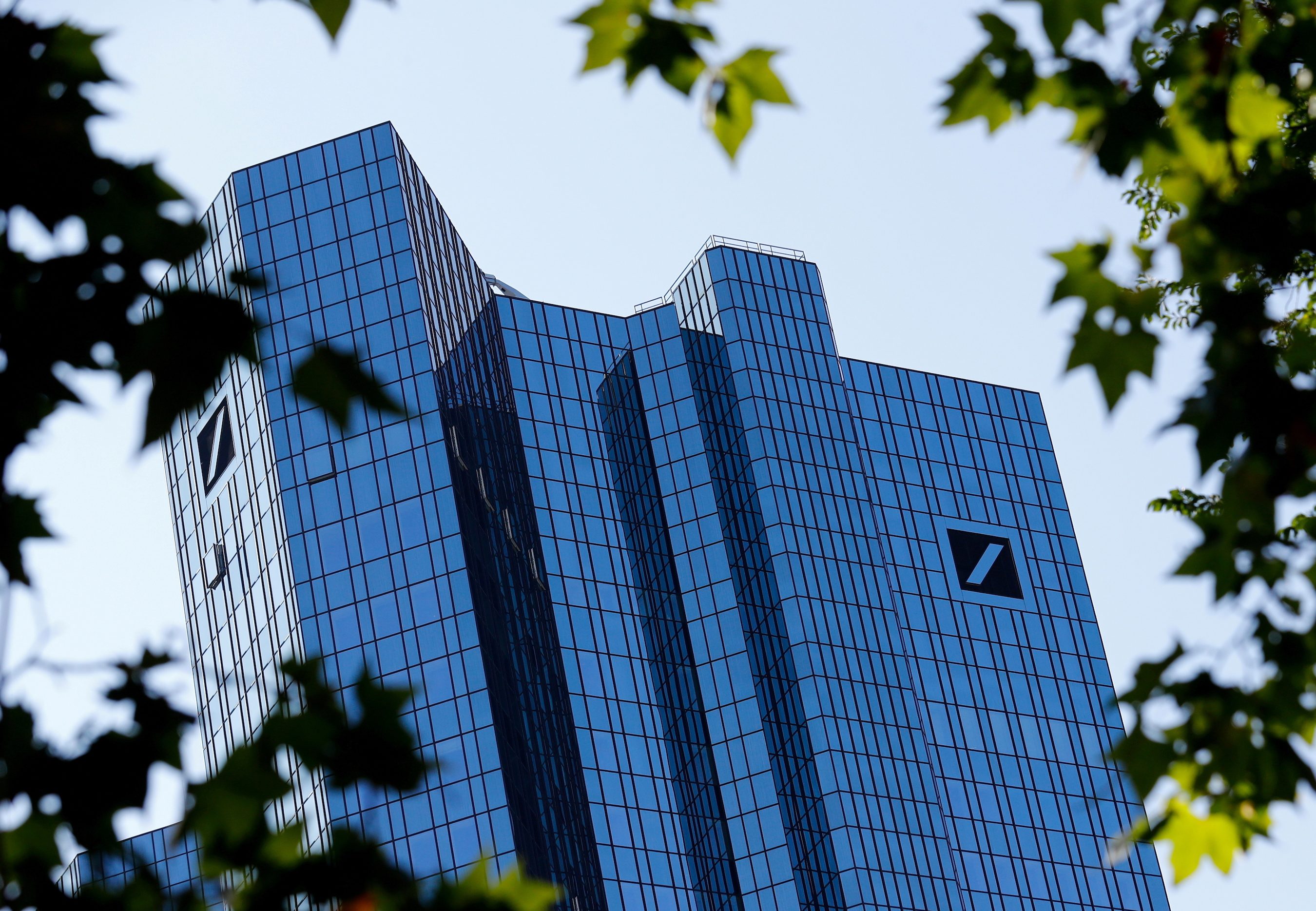 Deutsche Bank surprises with best quarter since 2014