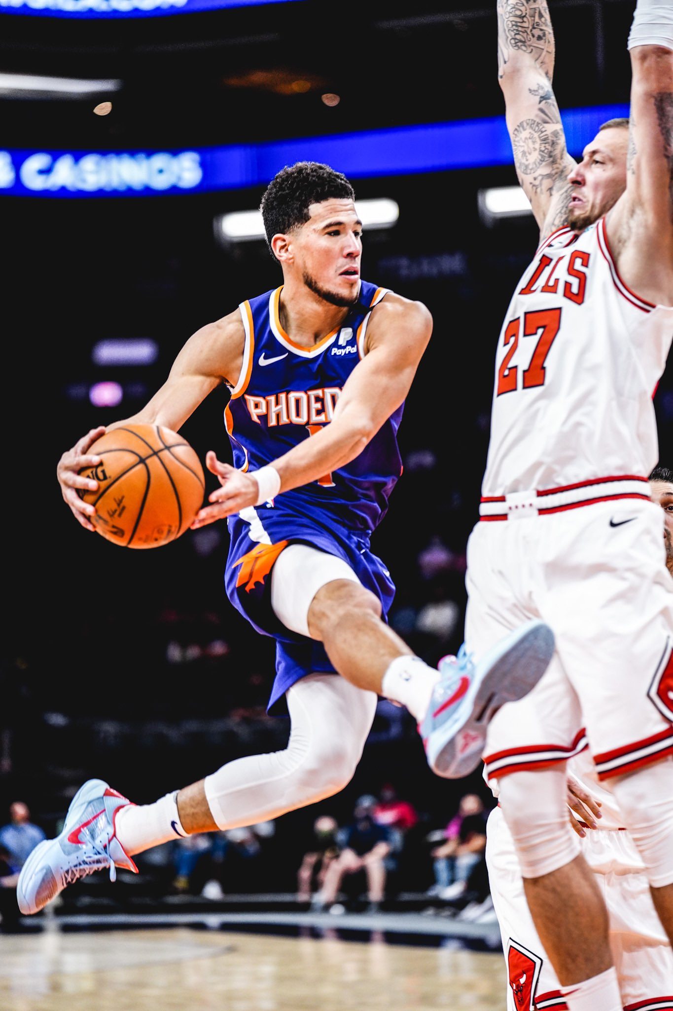 Devin Booker erupts for 45 as Suns stay hot
