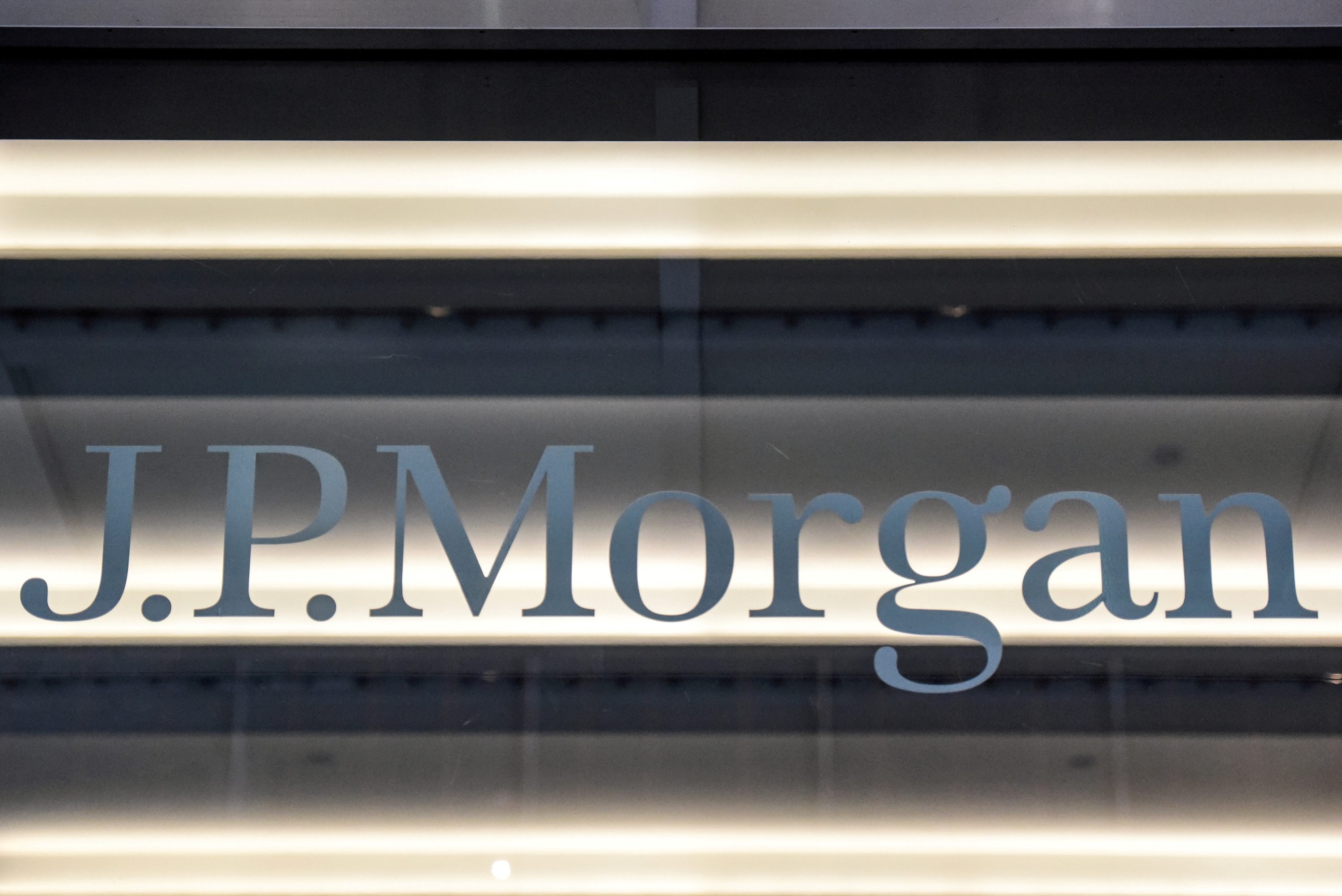 JPMorgan profits on capital markets in a cash-flush economy