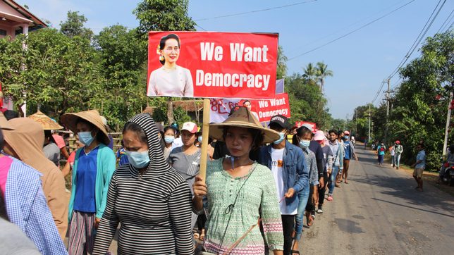 Myanmar protesters clap to denounce junta as region focuses on crisis