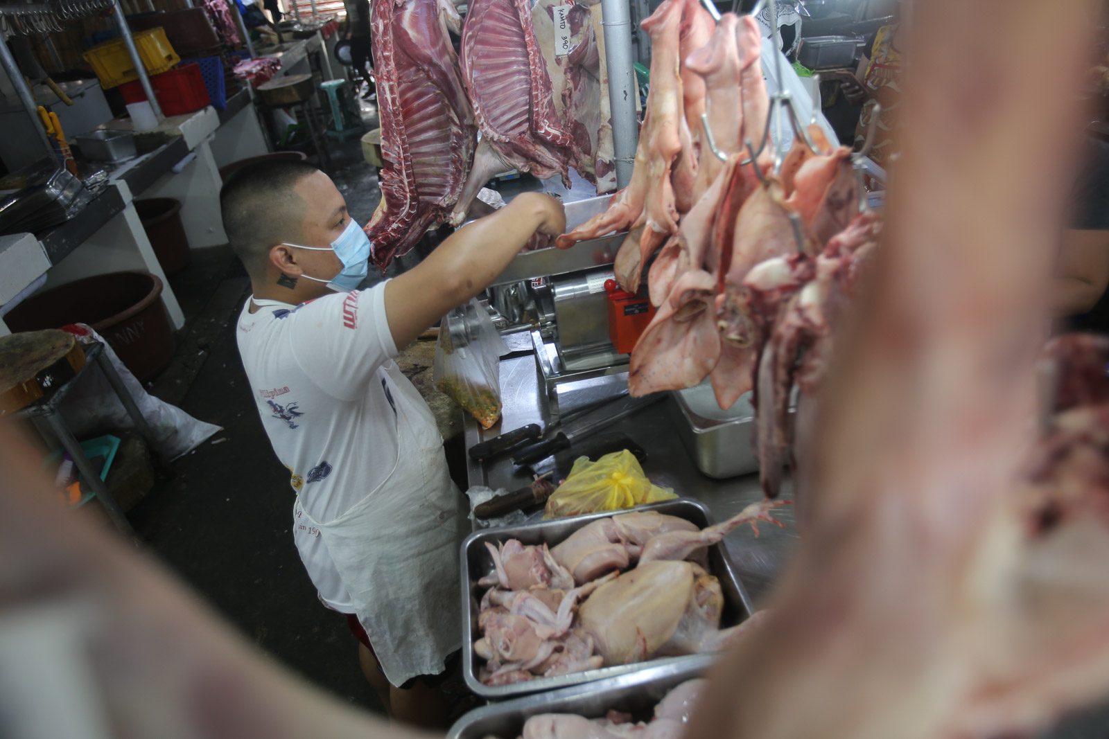 Senators, economic team revise pork import tariffs, volume in compromise deal