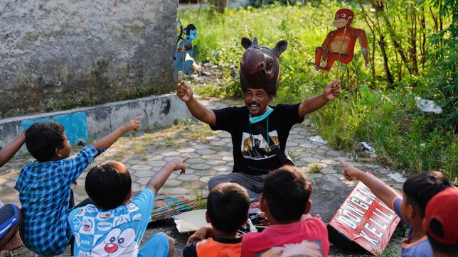 With stories and puppets, environmentalist battles to save Indonesia’s mangroves