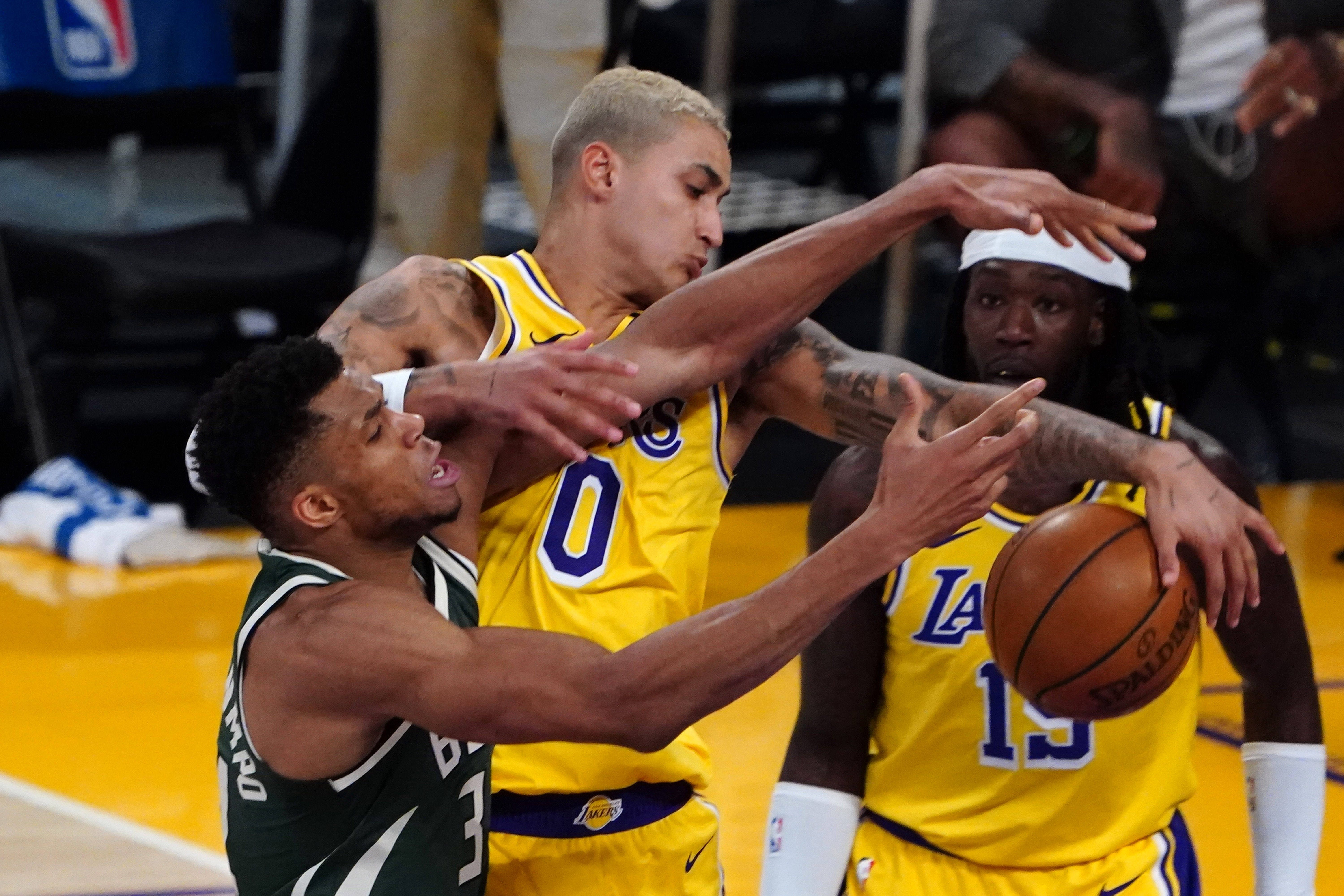 Bucks end skid, beat Lakers in Drummond’s brief debut