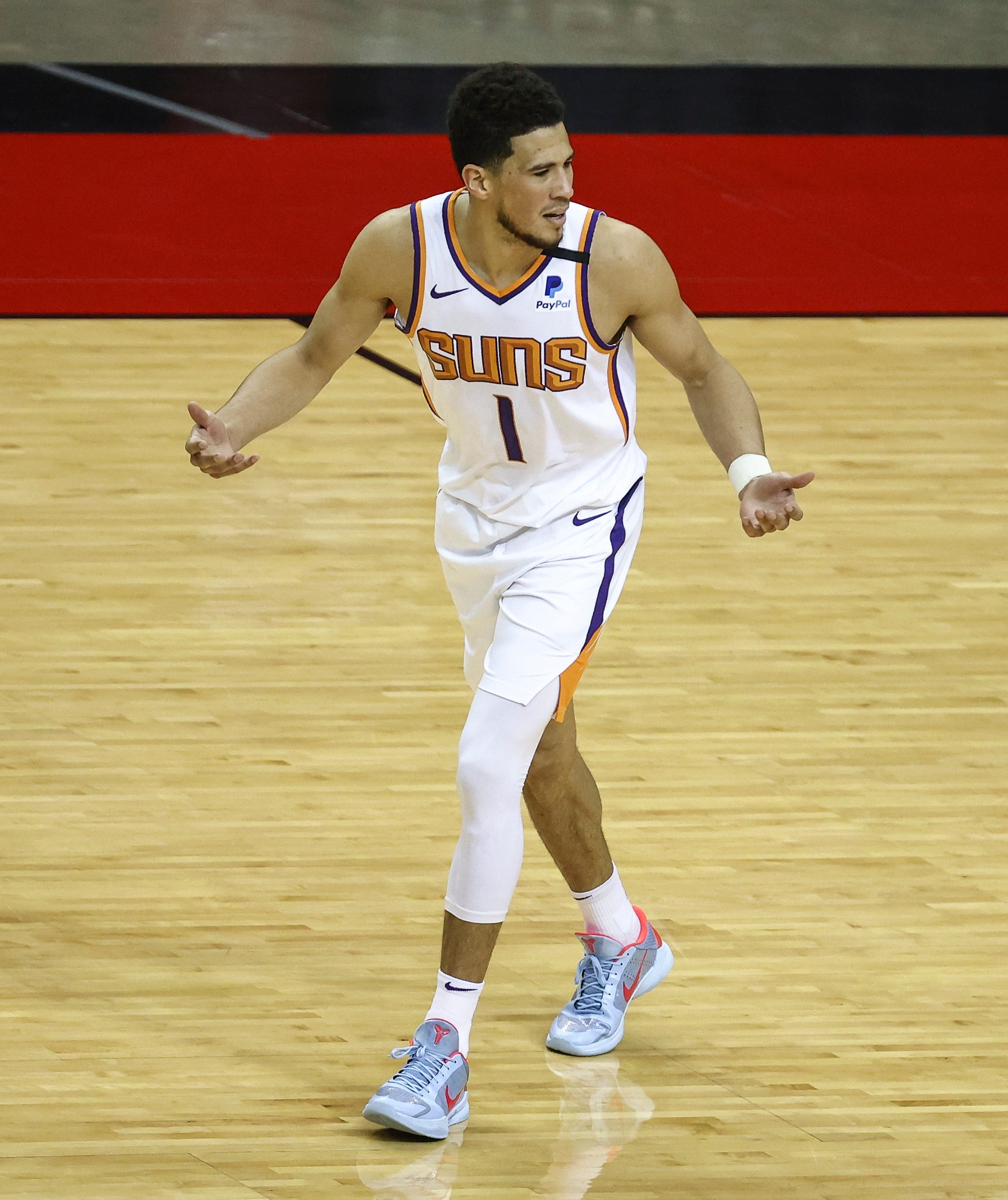 Devin Booker’s last-second free throw lifts Suns over Bucks in OT
