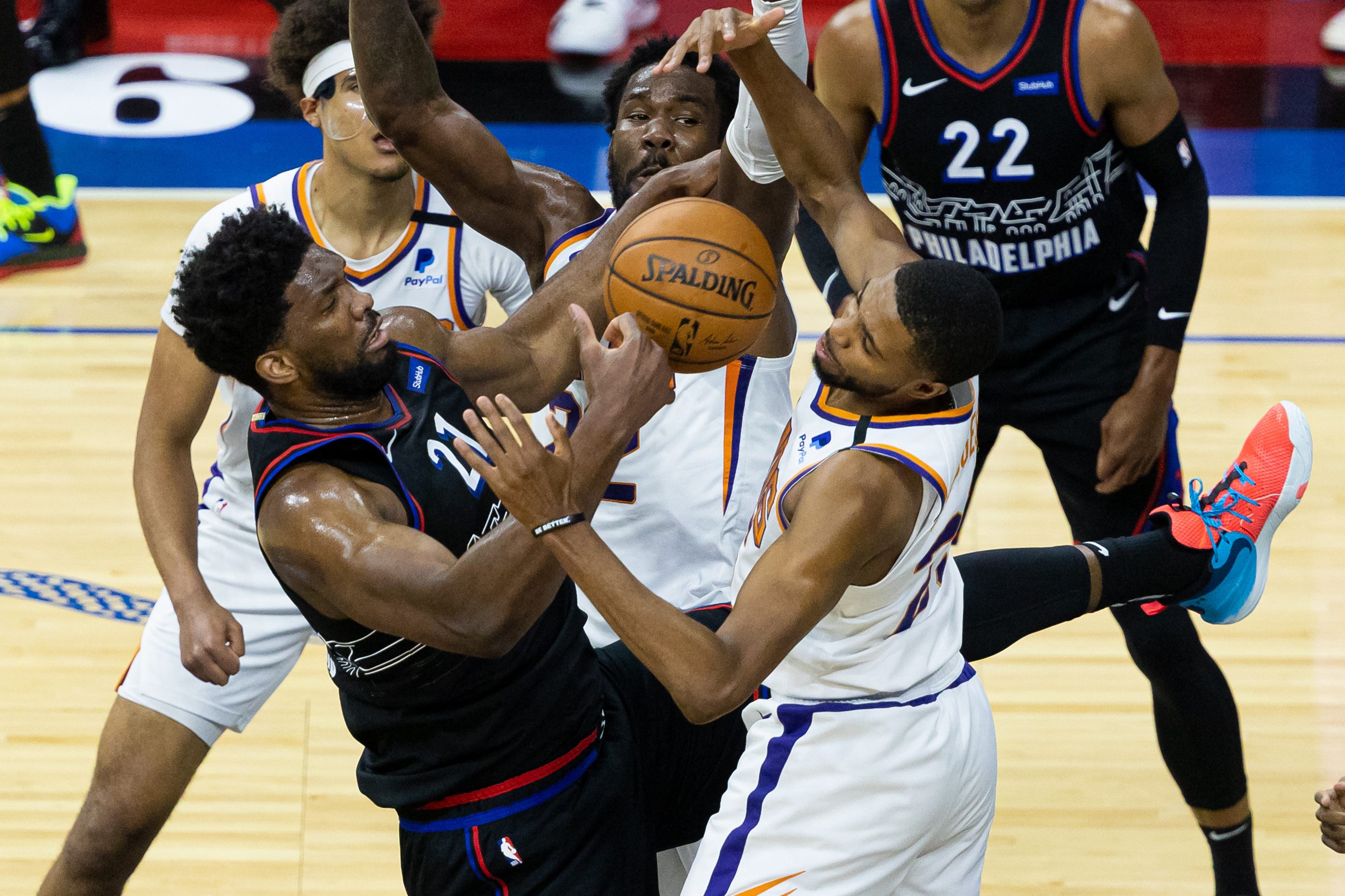 Suns escape Sixers as Embiid buzzer-beater narrowly misses