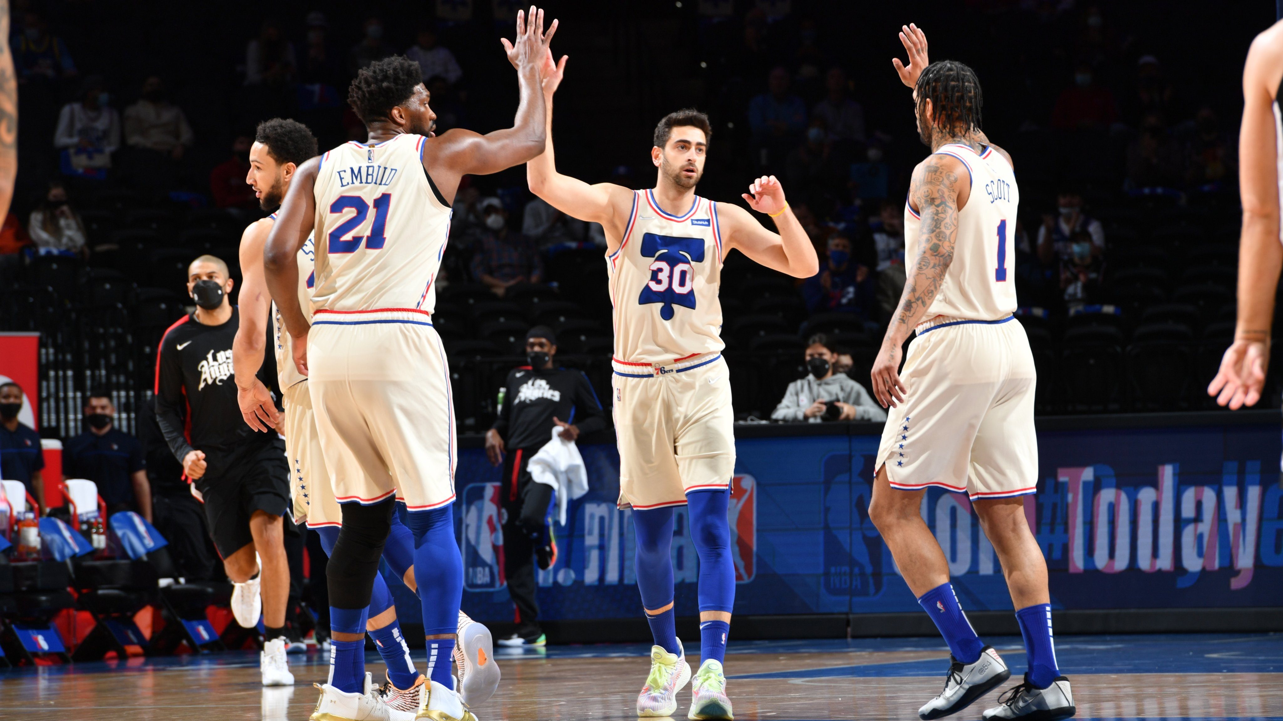 Joel Embiid leads Sixers to tight win over Clippers