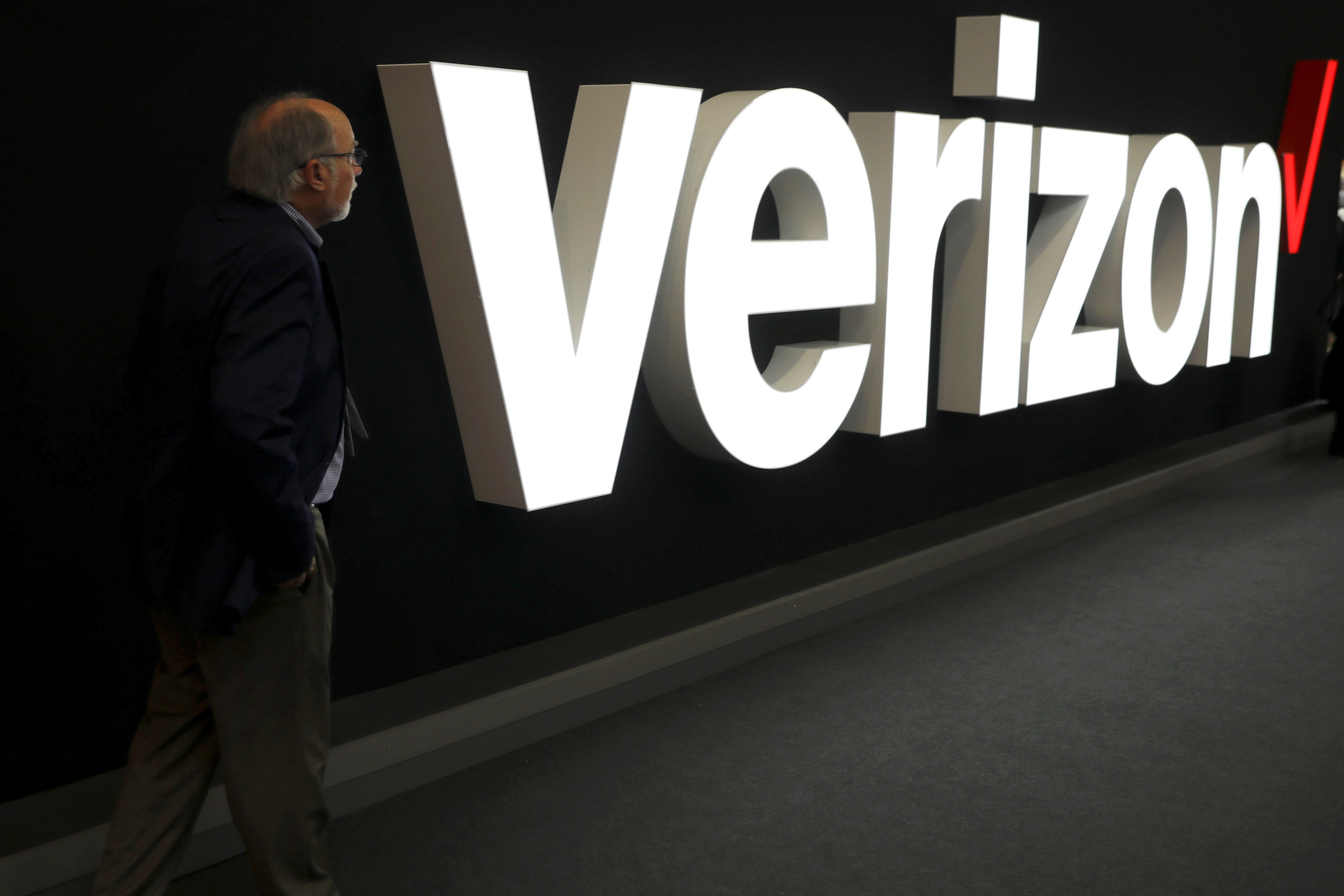 Verizon to offload Yahoo, AOL for $5B