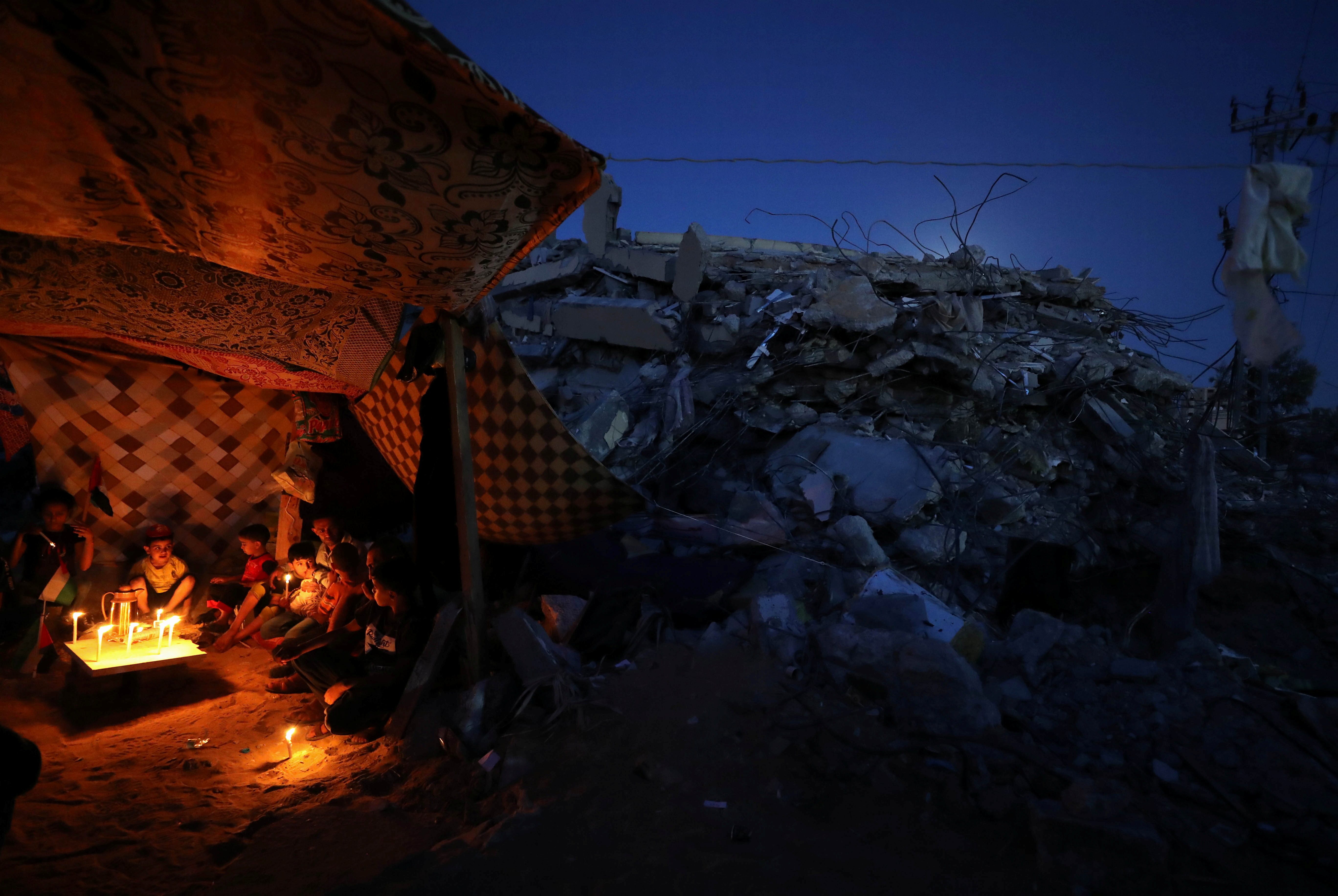 Displaced by Israeli bombs, Gazans camp by rubble of their homes