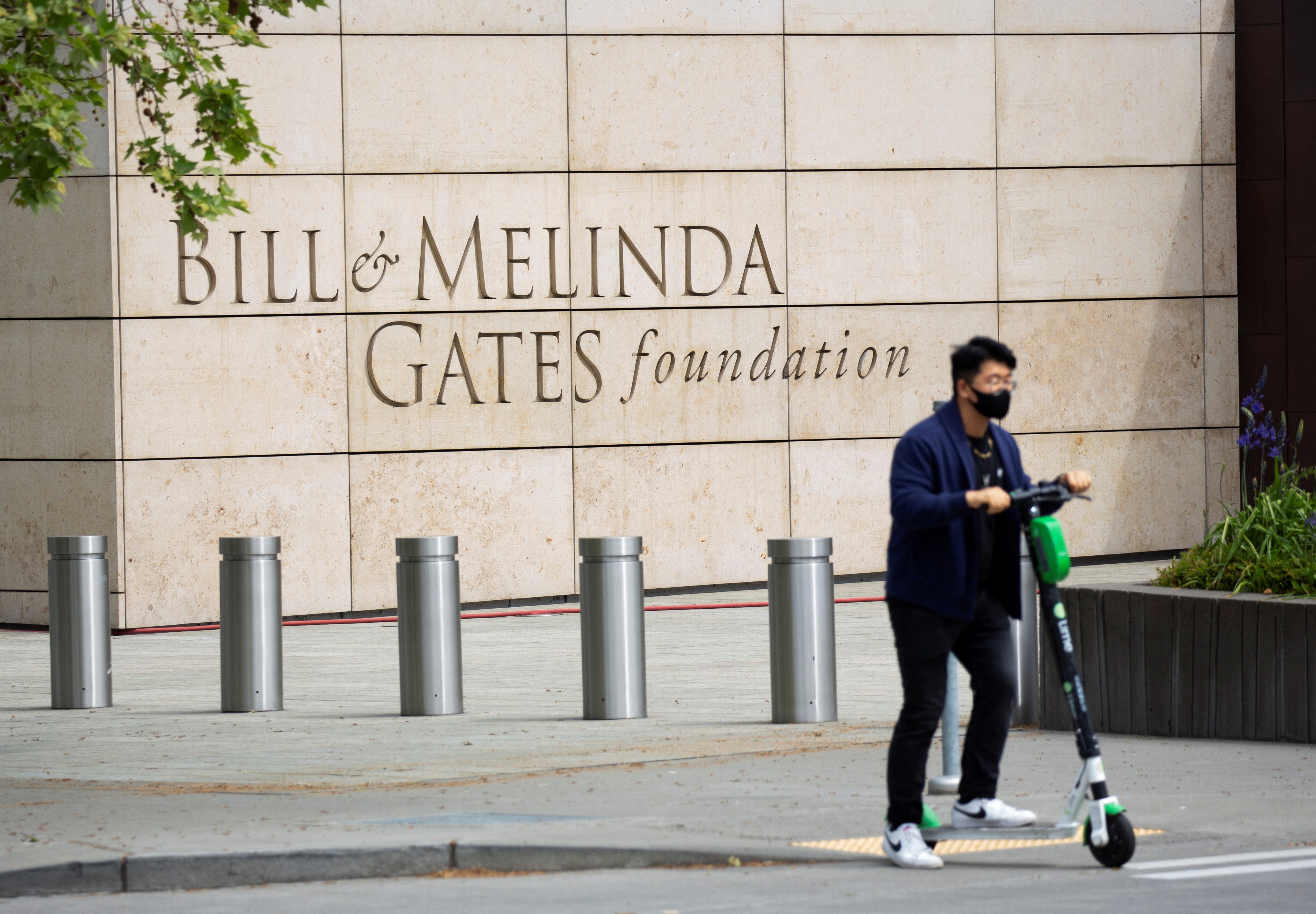 Bill Gates and Melinda French Gates explore changes to charitable foundation – WSJ