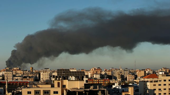 Israel air strikes kill 42 Palestinians, rockets fired from Gaza
