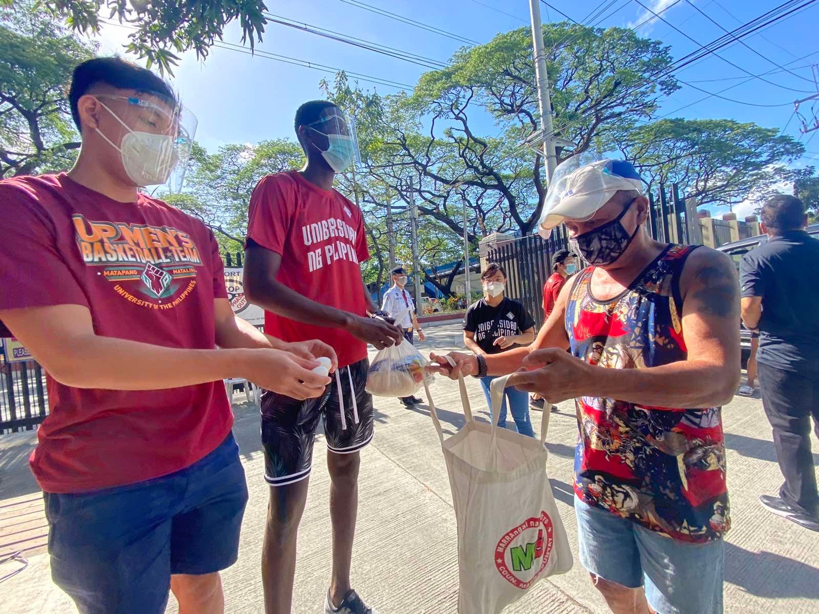 LOOK: New UP Maroons ‘grateful’ to help in community pantry