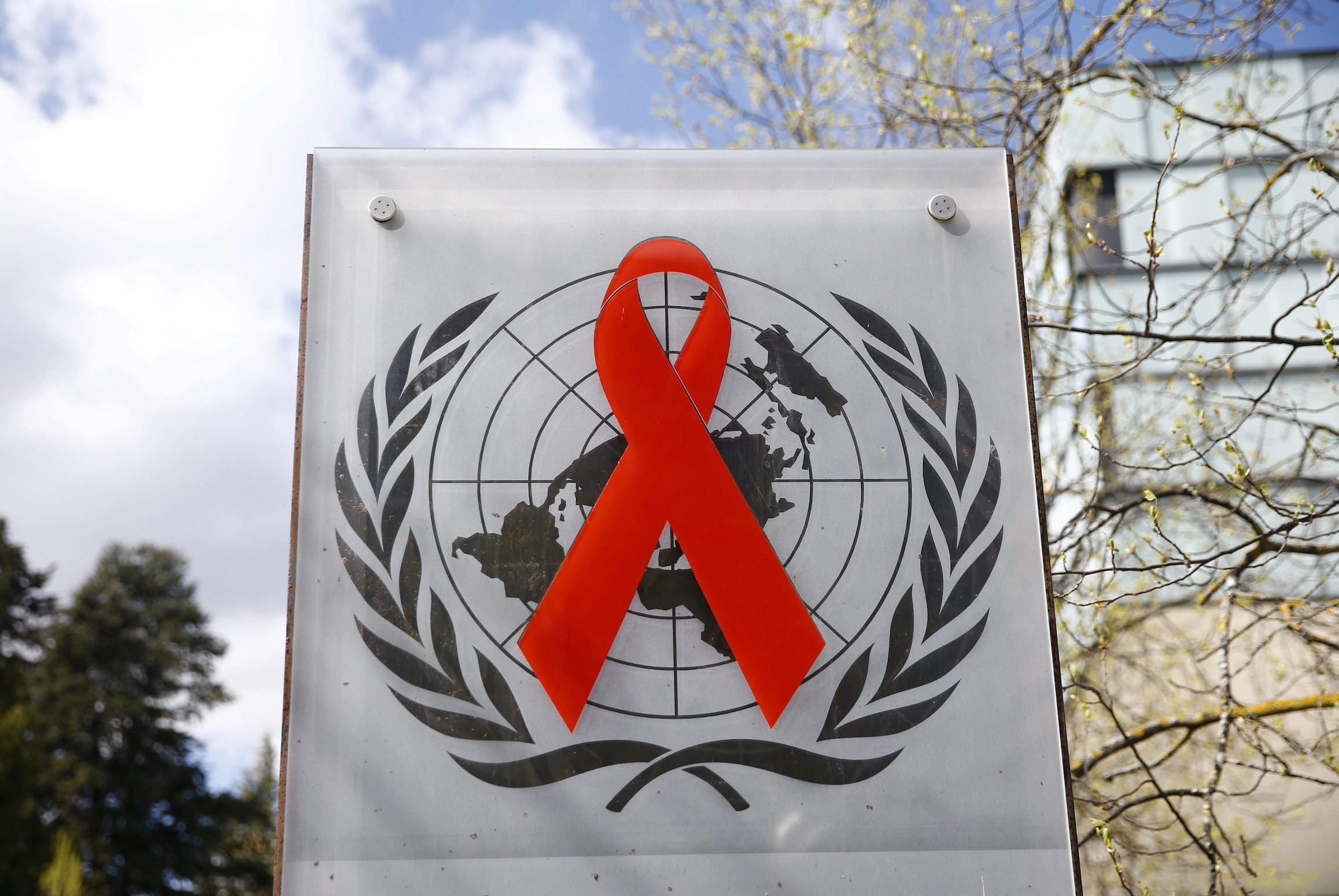 Scrapping gay sex bans key to fighting HIV, says UNAIDS ambassador