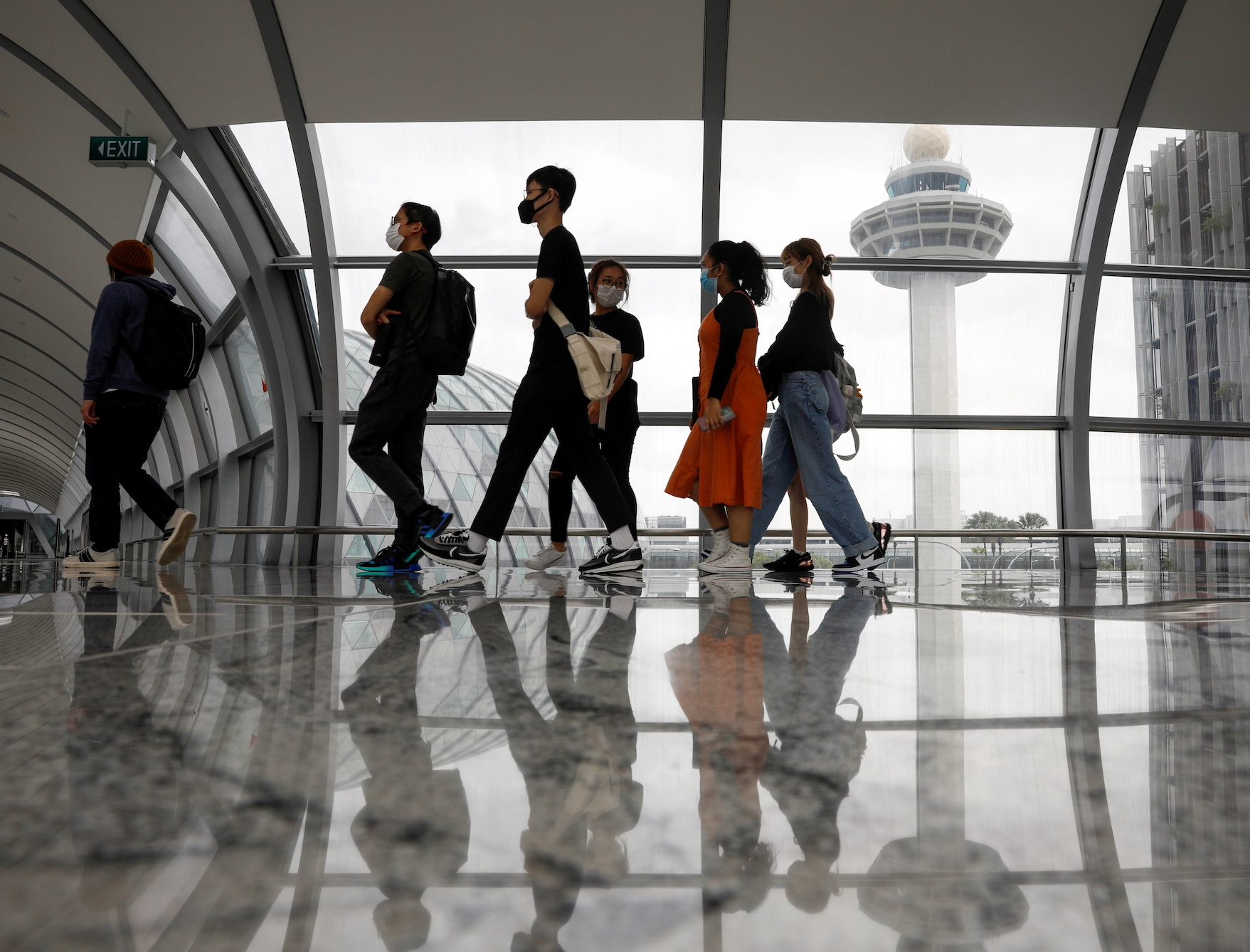 Singapura akan mulai memvaksinasi anak usia 12-18 tahun ketika PM menguraikan rencana pembukaan kembali