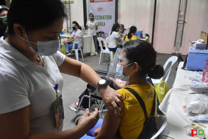Cebu City’s COVID-19 positivity rate drops to half, easing hospital congestion