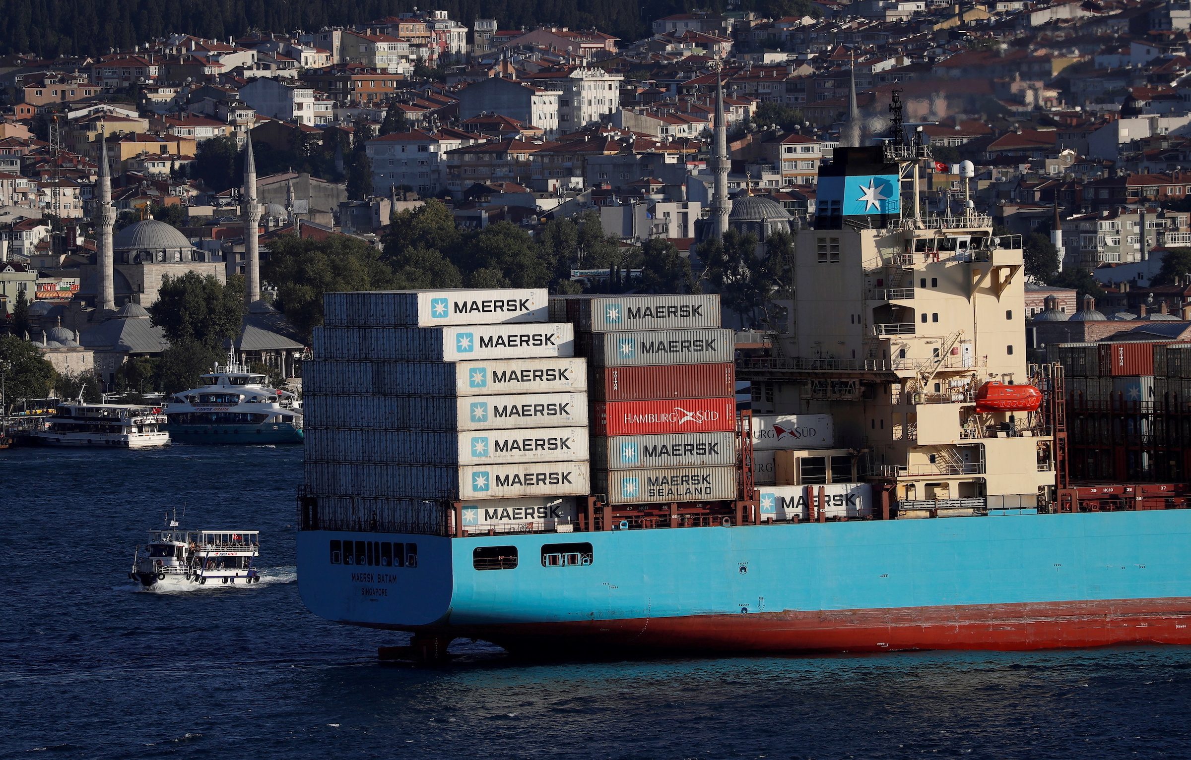 Maersk expects tailwind to last amid high demand for containers
