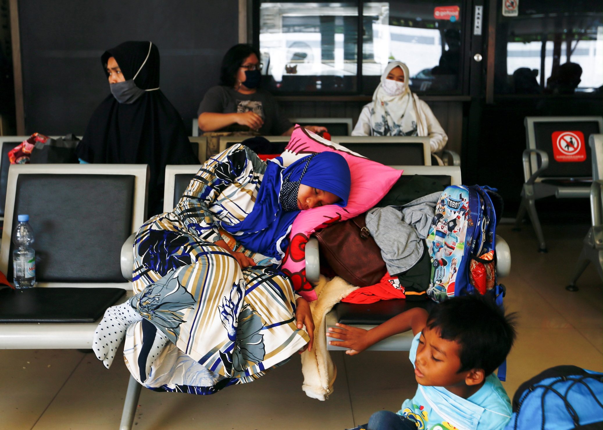Indonesia begins Eid al-Fitr travel ban as some try to skirt rules