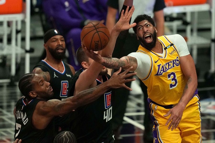 Clippers complete season series sweep of LA rival Lakers