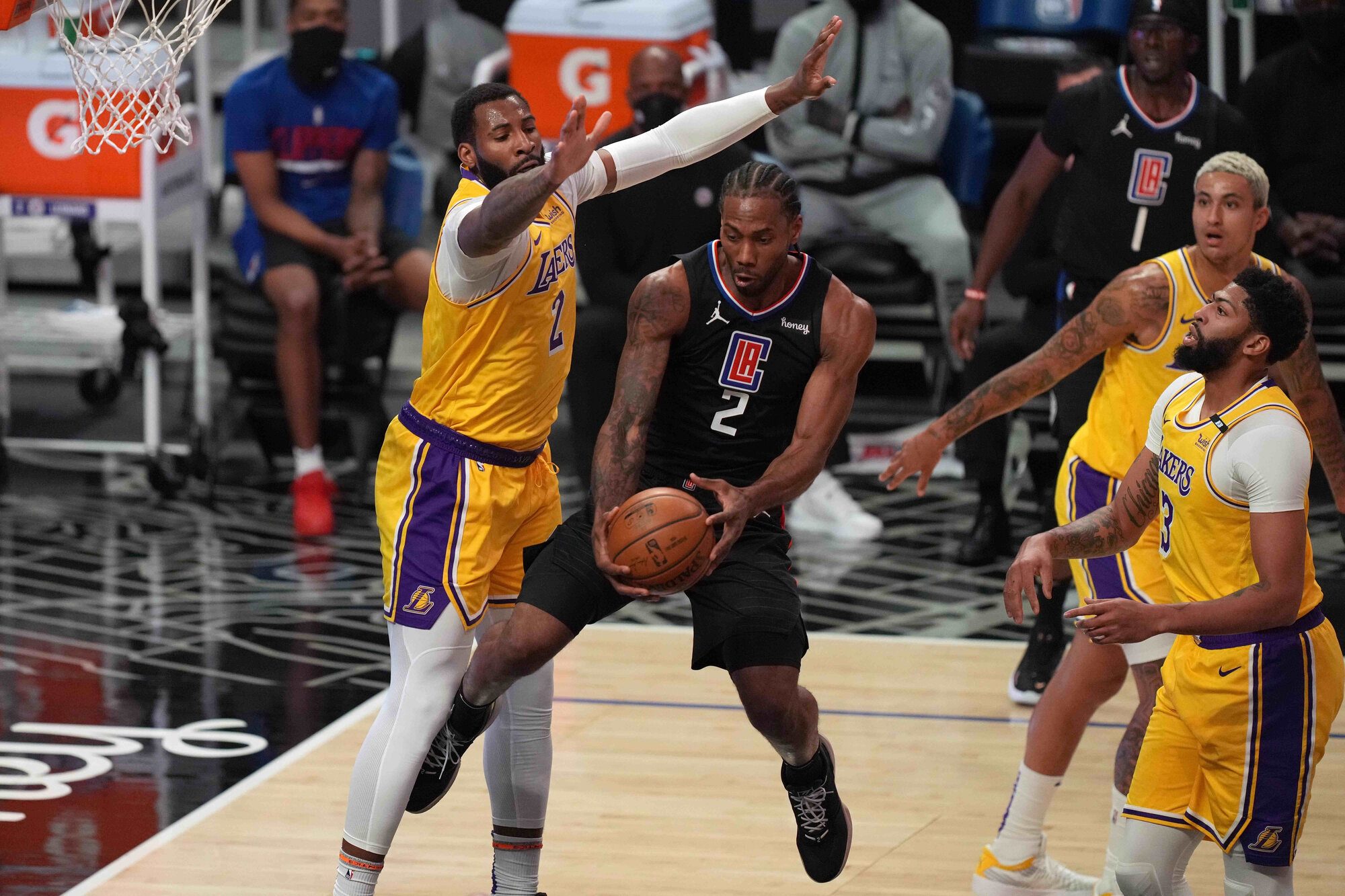 While the Lakers race against time, the Clippers aim for excellence
