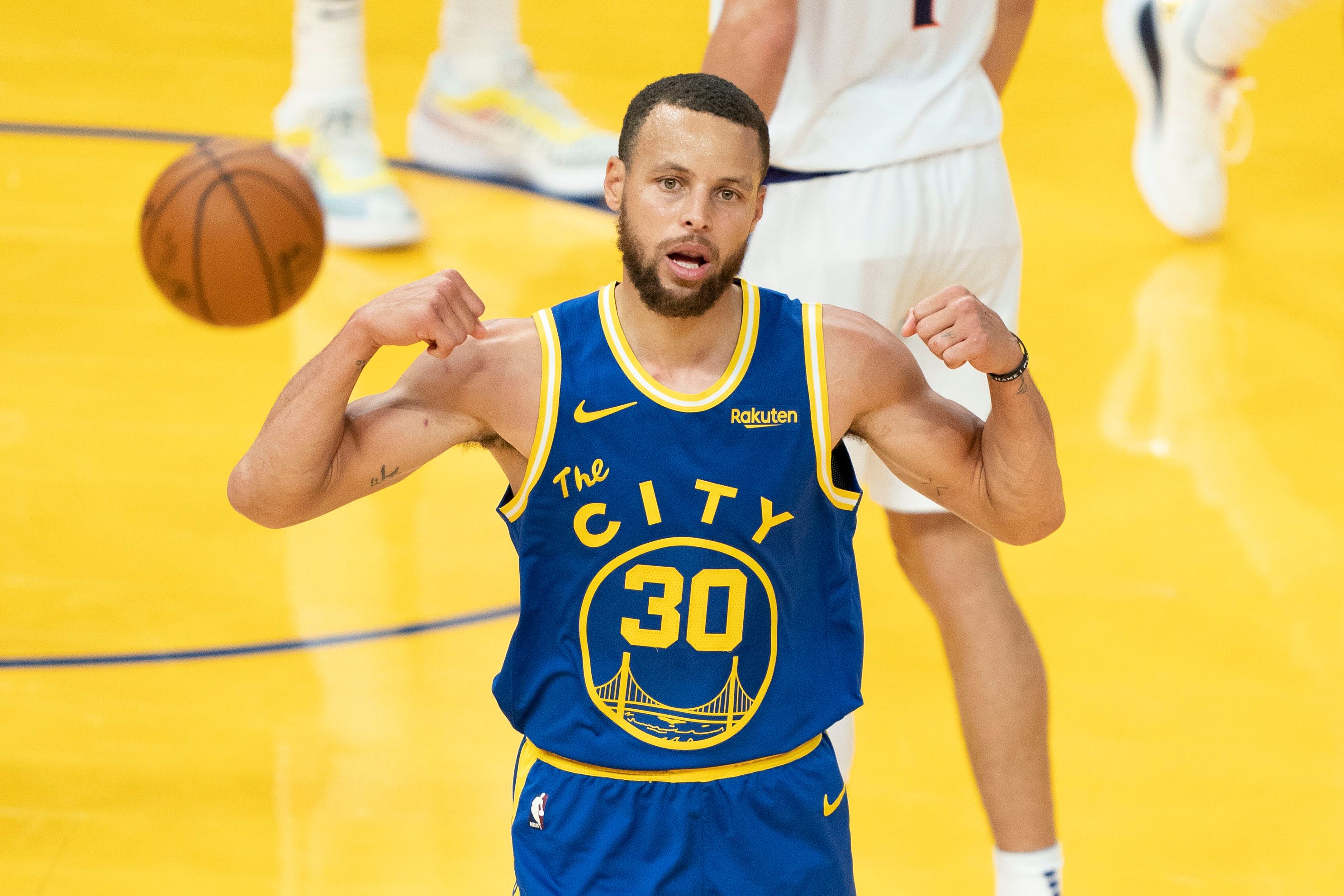 Warriors sign Steph Curry to 4-year, $215-million extension