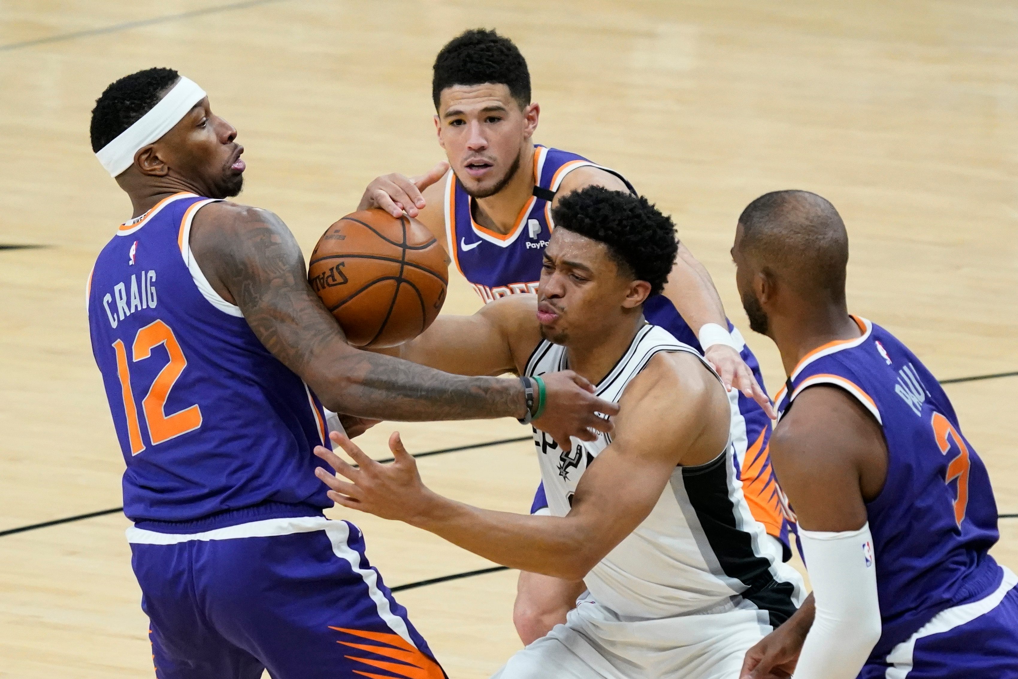 Suns take care of business in rout of shorthanded Spurs