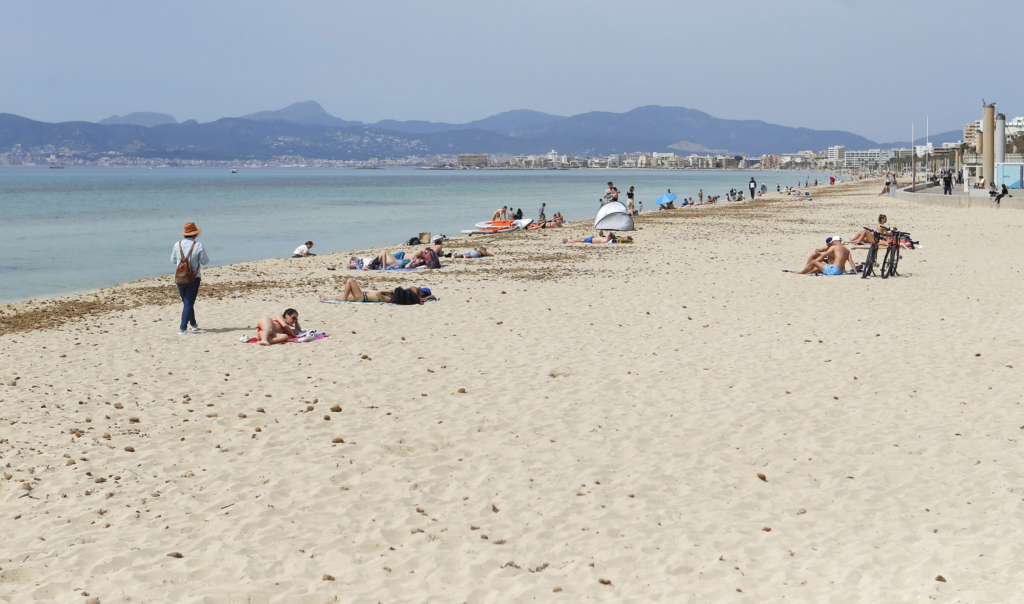 Spain sees foreign tourist numbers rebounding to 45 million in 2021