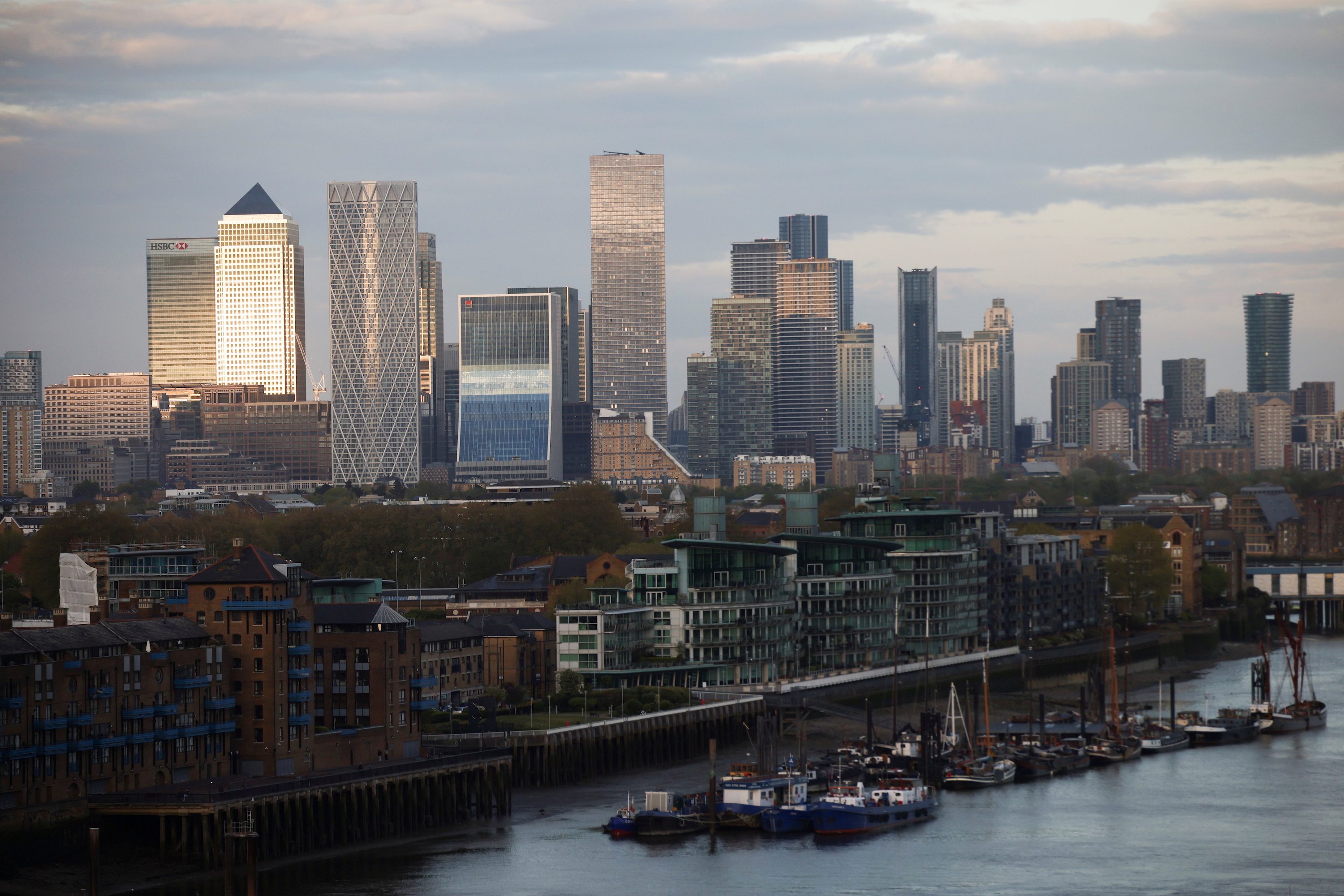 Bankers quit London as Brexit relocations to EU step up