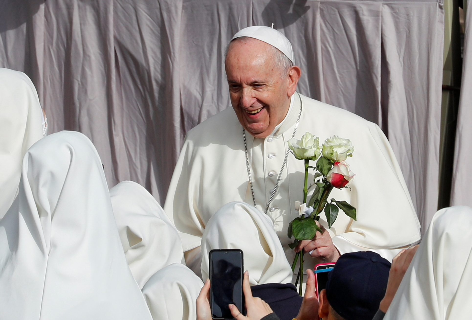 Pope Francis face-to-face with the faithful again as COVID-19 declines in Italy