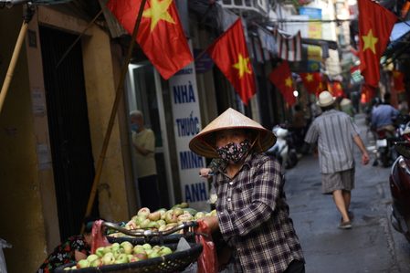 US business chamber calls on Vietnam to ease quarantine, free up vaccines