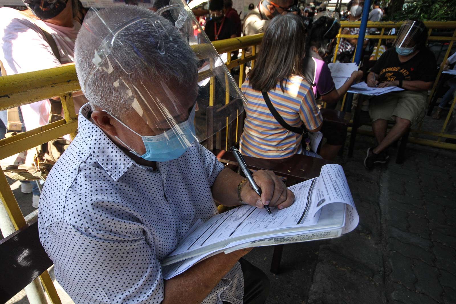 LOOK: Voter registration in Metro Manila back in full swing